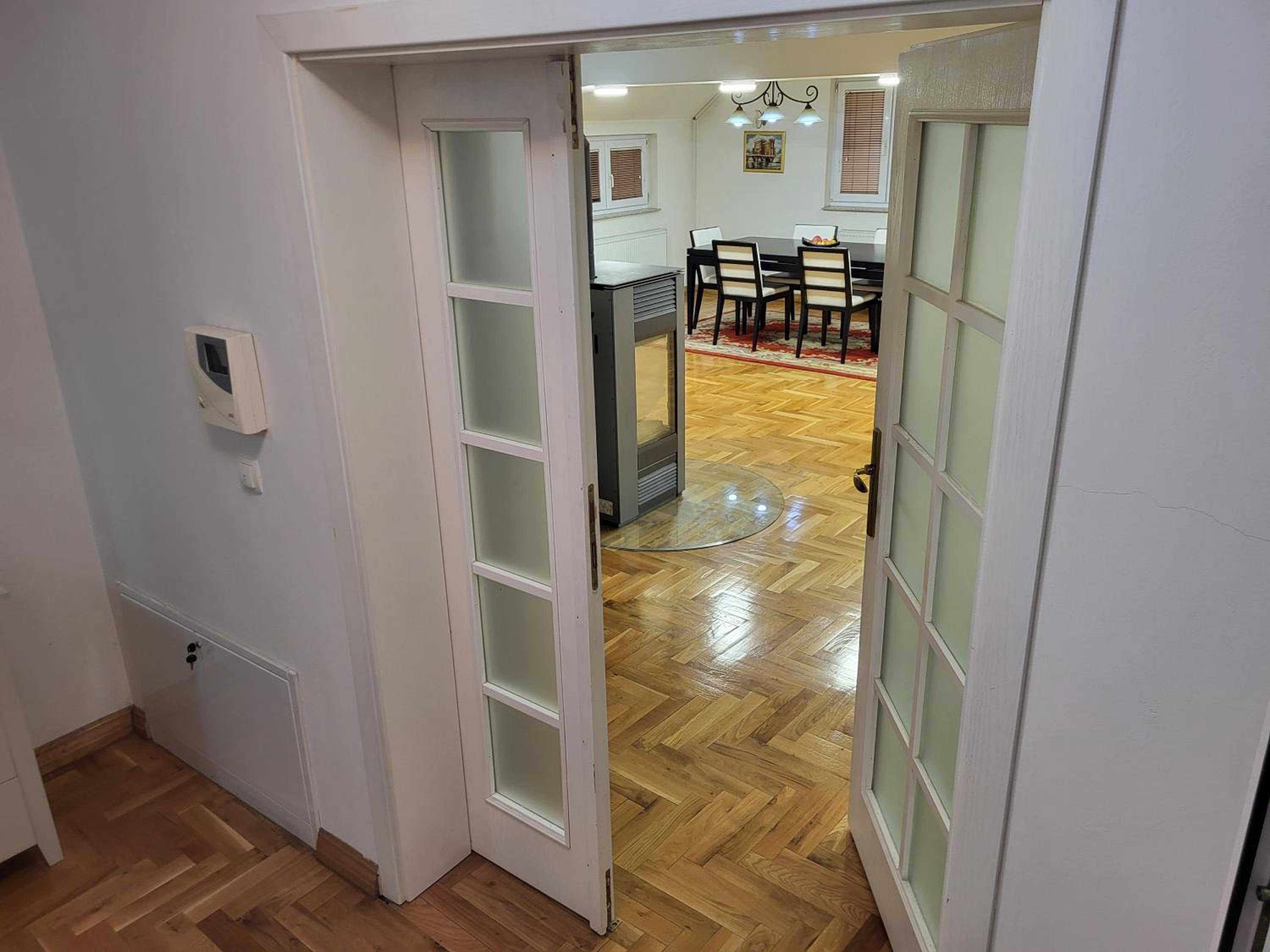 Residence Apartments Hari Sarajevo, Spacy Apartments, Free parking, Aircondition, Airport 1,5 km