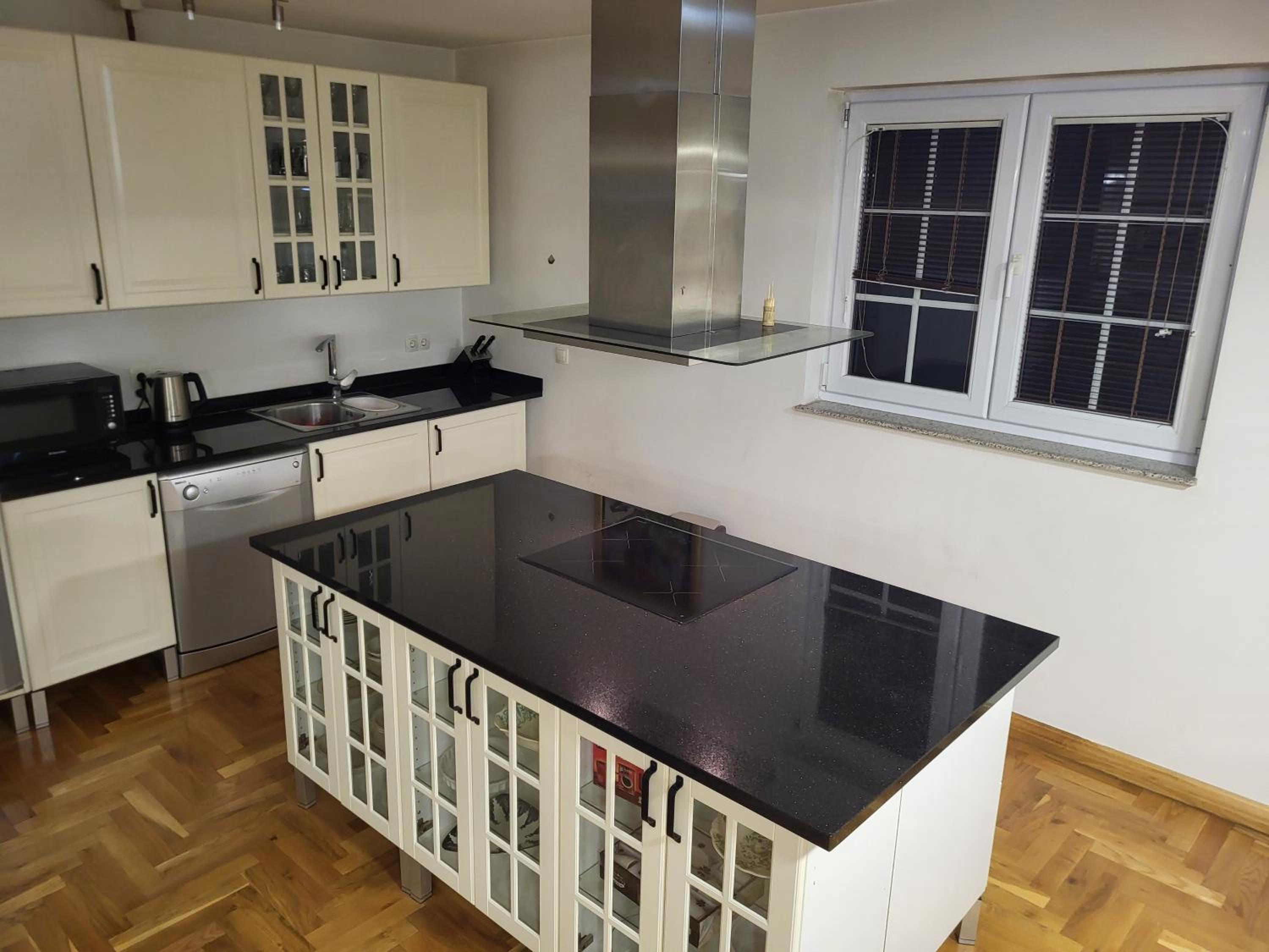 Residence Apartments Hari Sarajevo, Spacy Apartments, Free parking, Aircondition, Airport 1,5 km