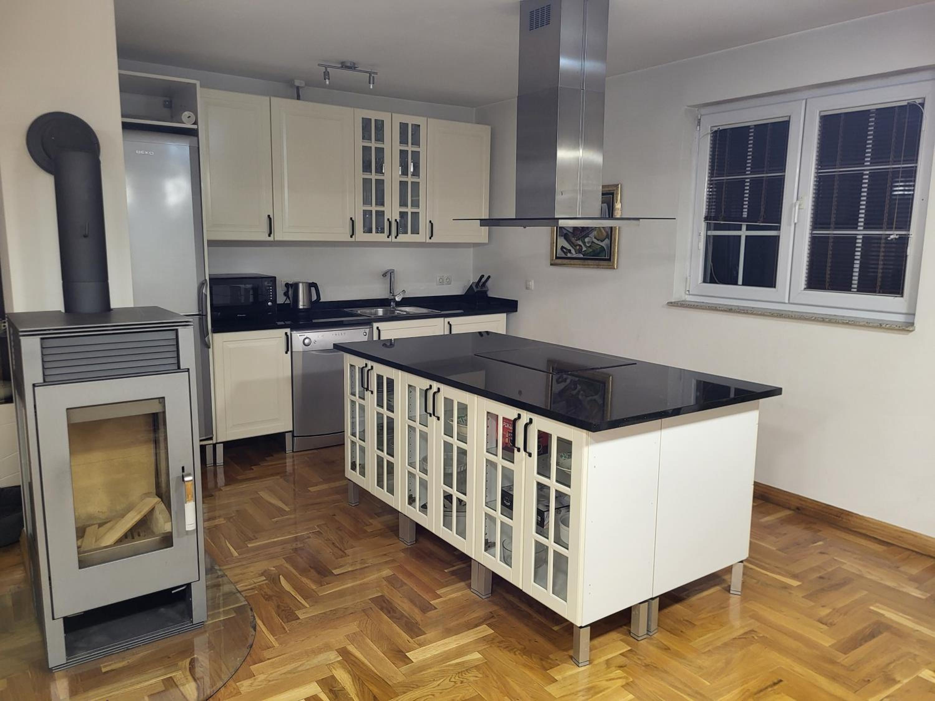 Residence Apartments Hari Sarajevo, Spacy Apartments, Free parking, Aircondition, Airport 1,5 km