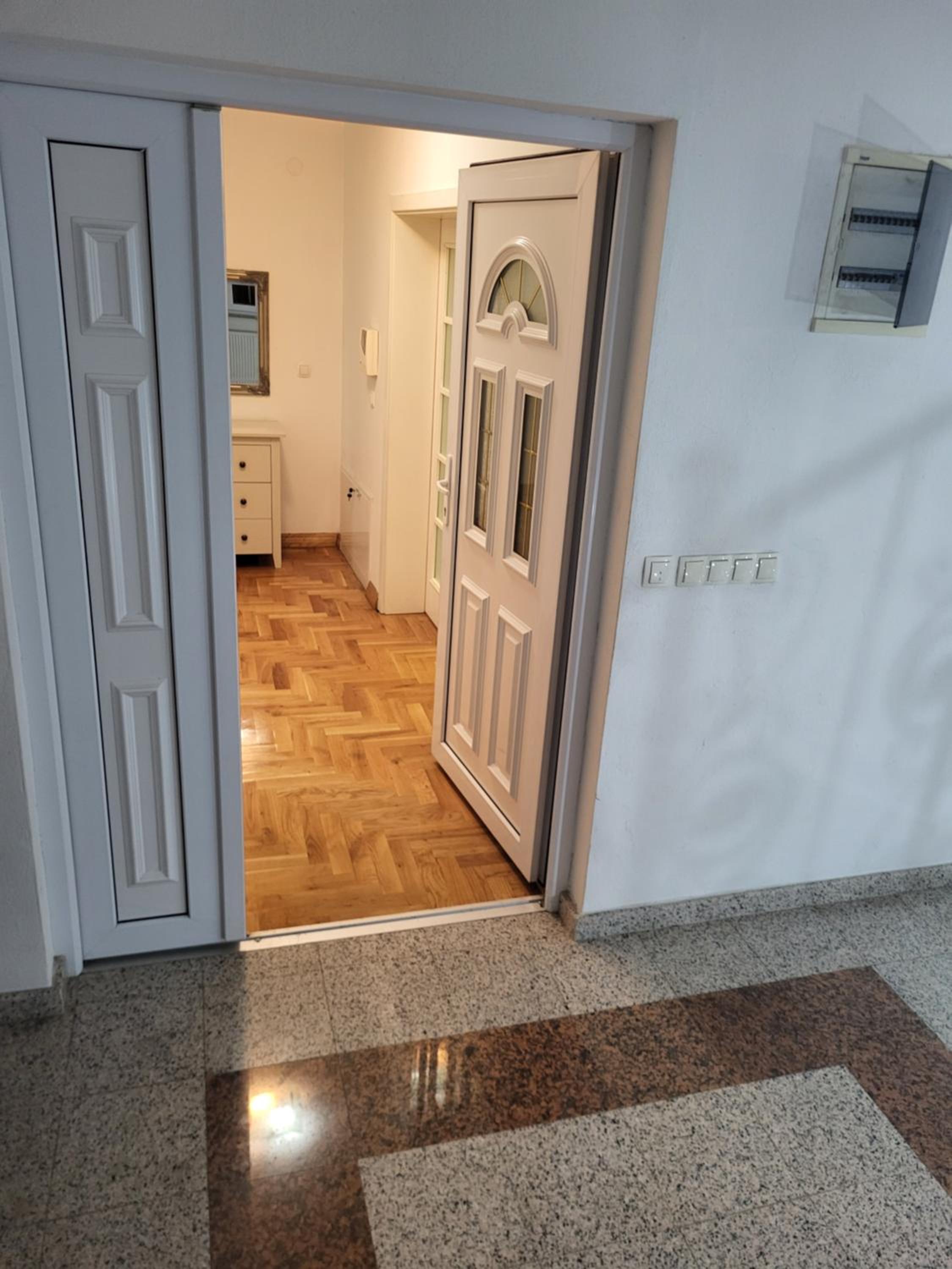 Residence Apartments Hari Sarajevo, Spacy Apartments, Free parking, Aircondition, Airport 1,5 km