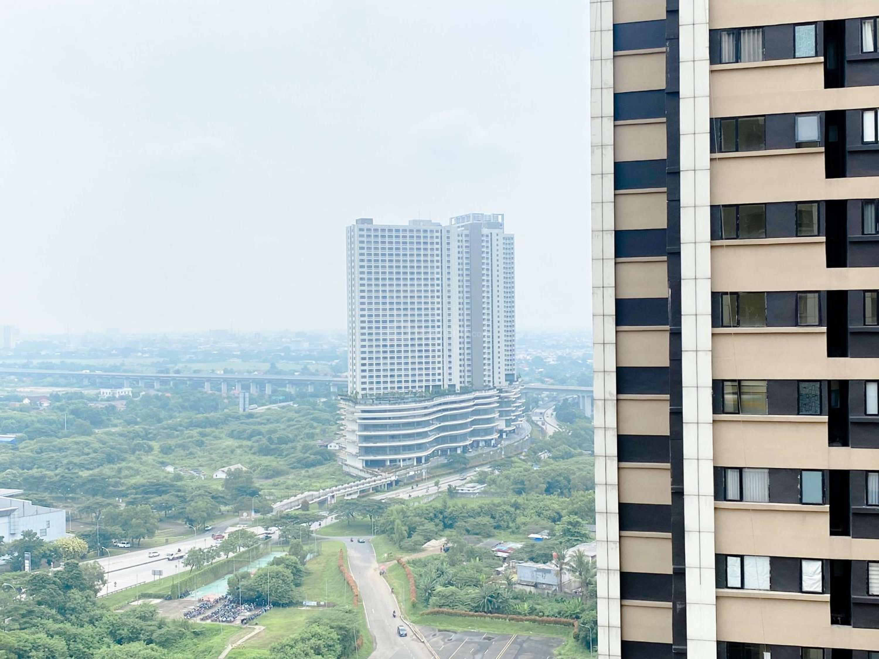 Minimalist Studio for 1 Pax at Meikarta Apartment By Travelio view 3