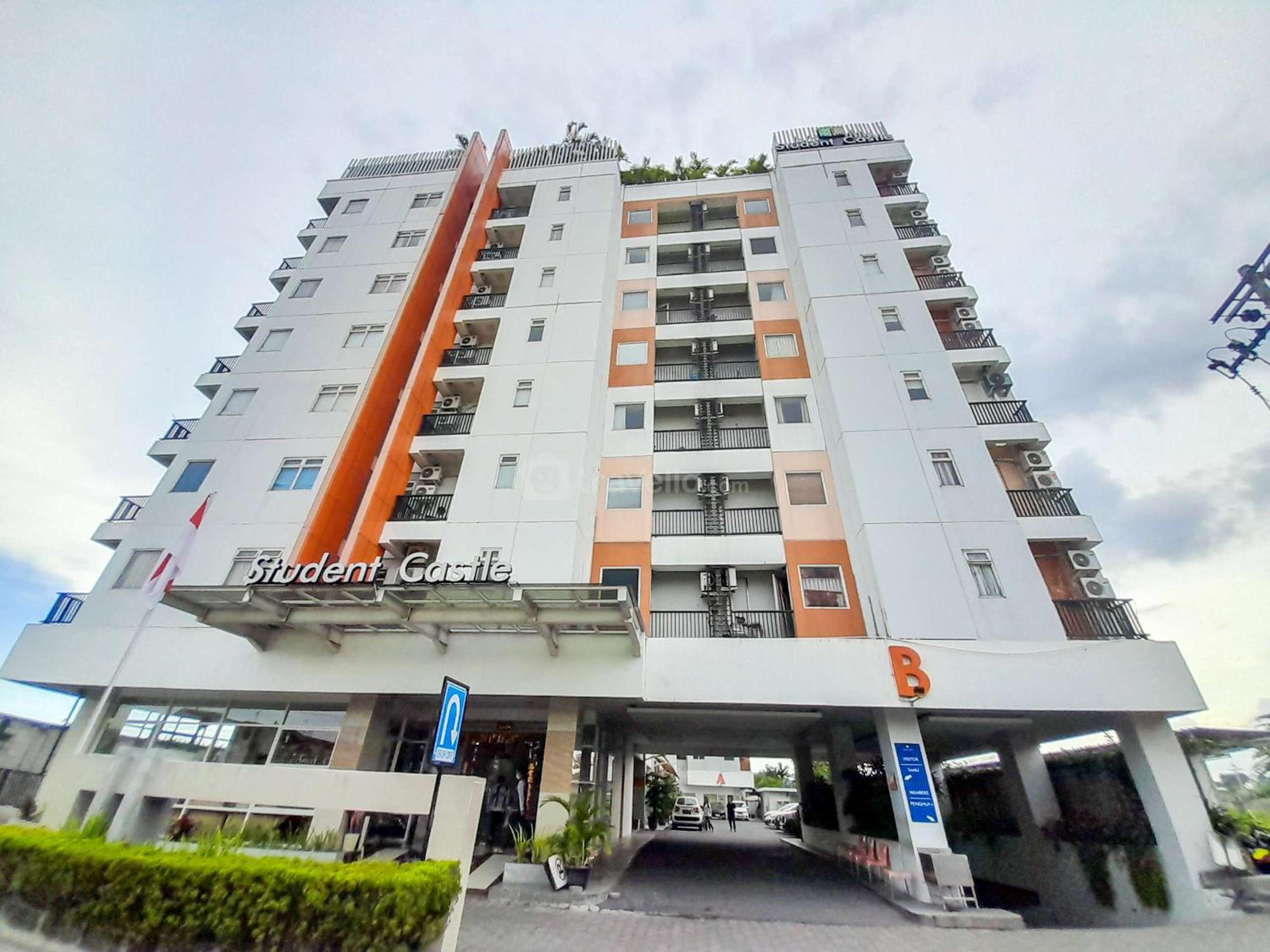 Homey and Warm 1BR at Student Castle Yogyakarta Apartment By Travelio view 2