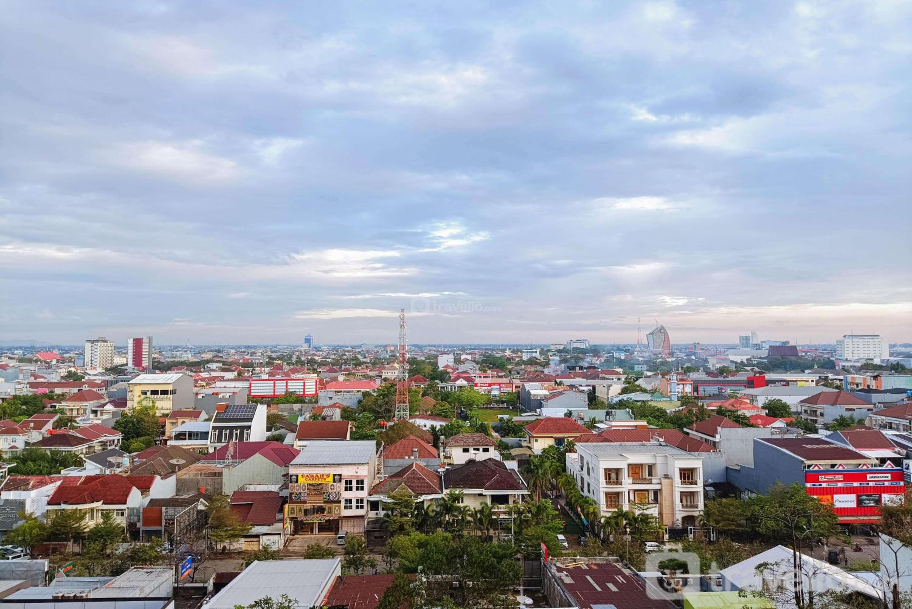 Tranquil Studio at Vida View Makassar Apartment By Travelio view 3