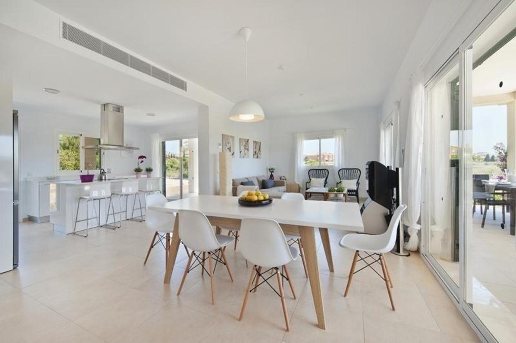 Modernes Ferienhaus in Alcdia mit Grill und Terrasse photo 3