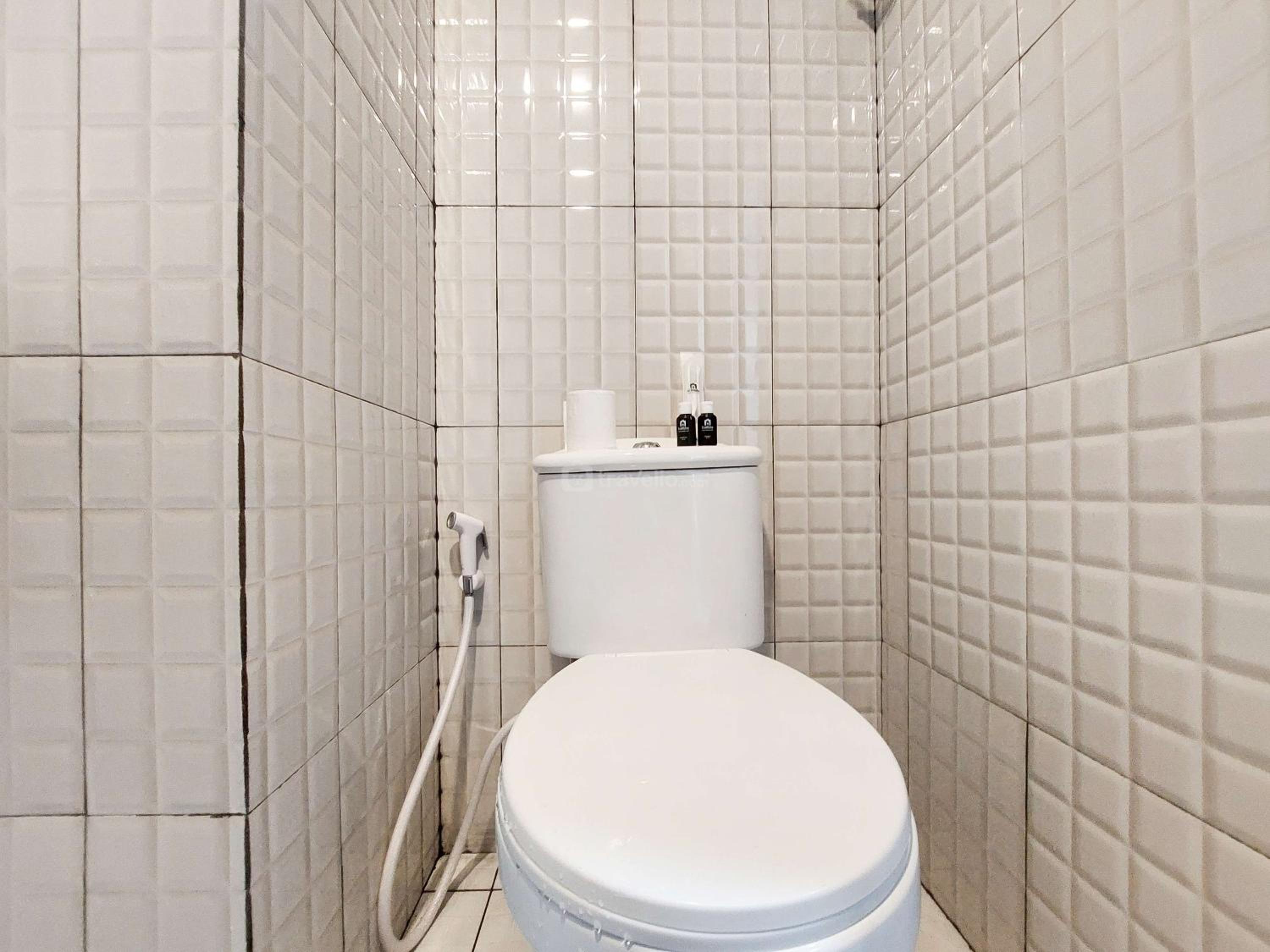 Good Deal and Homey Studio at De Prima Apartment By Travelio view 3