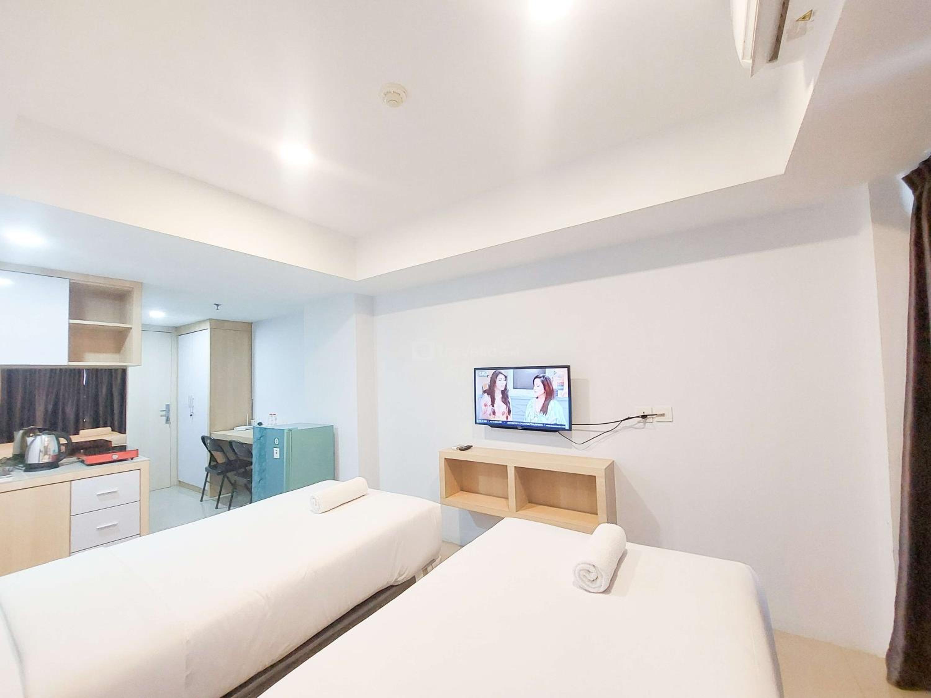 Good Deal and Homey Studio at De Prima Apartment By Travelio view 5