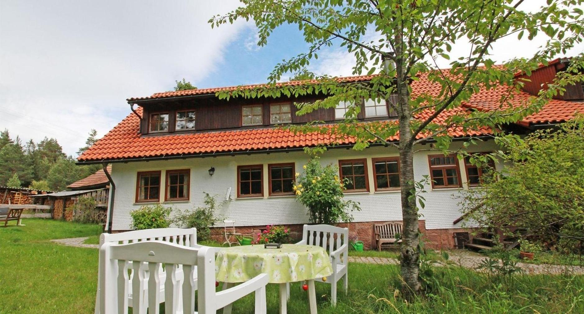 Gemütliche Ferienwohnung in Kniebis mit Großem Garten