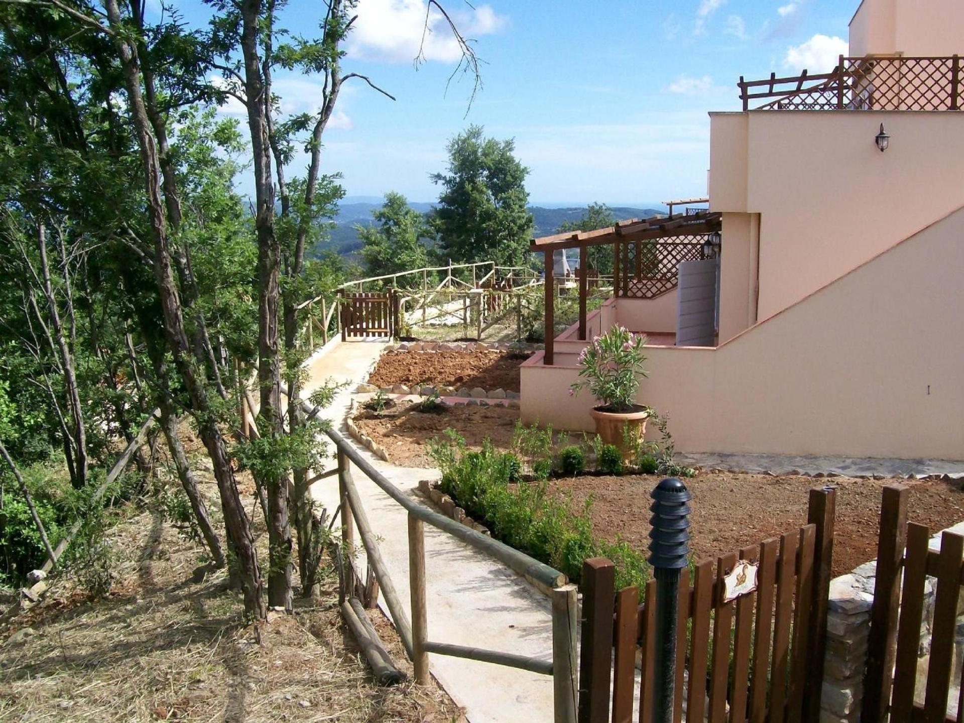 Wohnung in Monteverdi Marittimo mit Garten, gemeinsamem Pool und Grill view 4