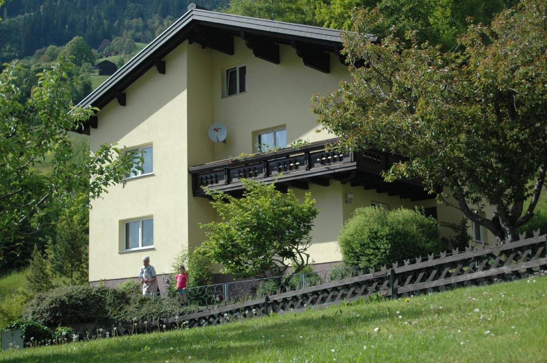 Große Wohnung In Silbertal Mit Großem Garten