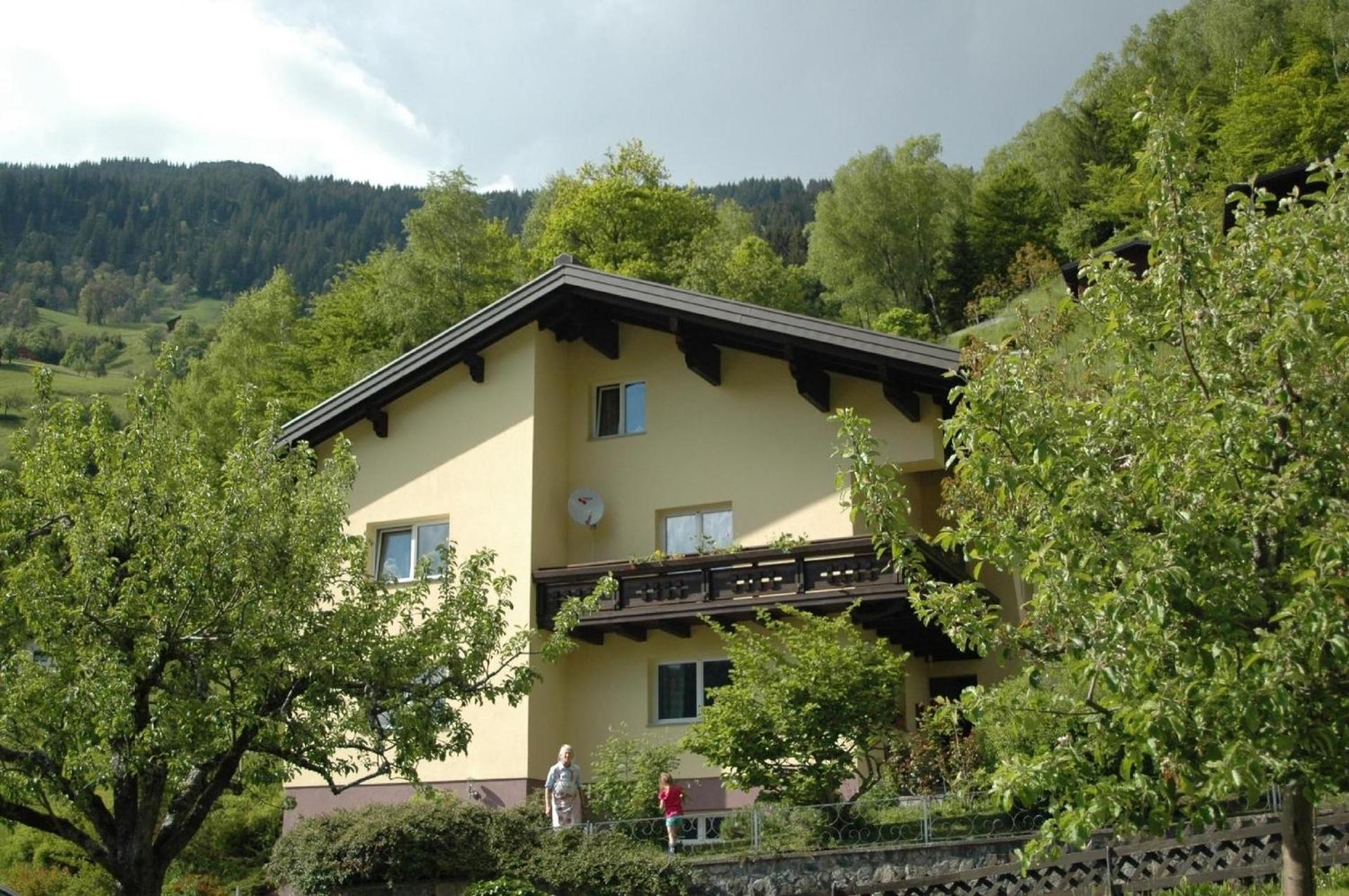 Große Wohnung In Silbertal Mit Großem Garten