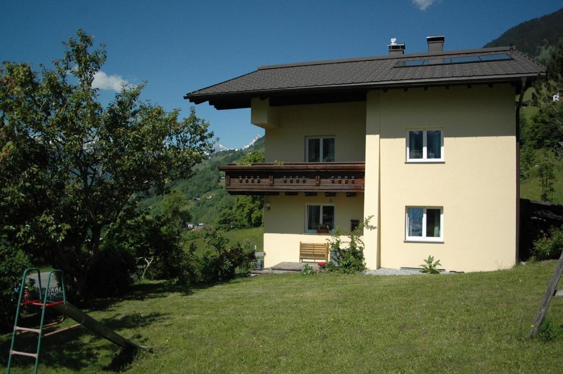 Große Wohnung In Silbertal Mit Großem Garten
