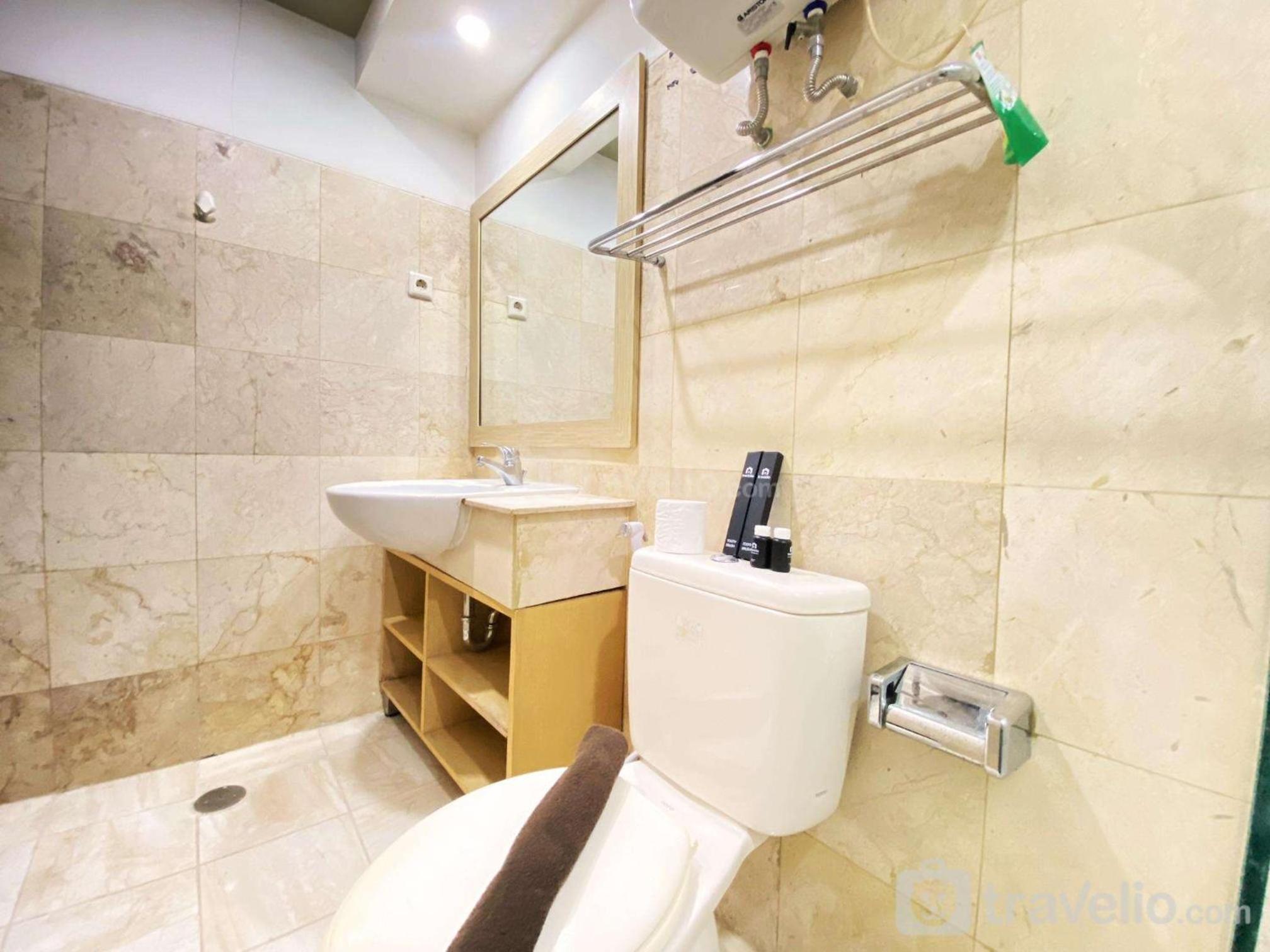 Warm and Comfort Studio Apartment at Braga City Walk By Travelio