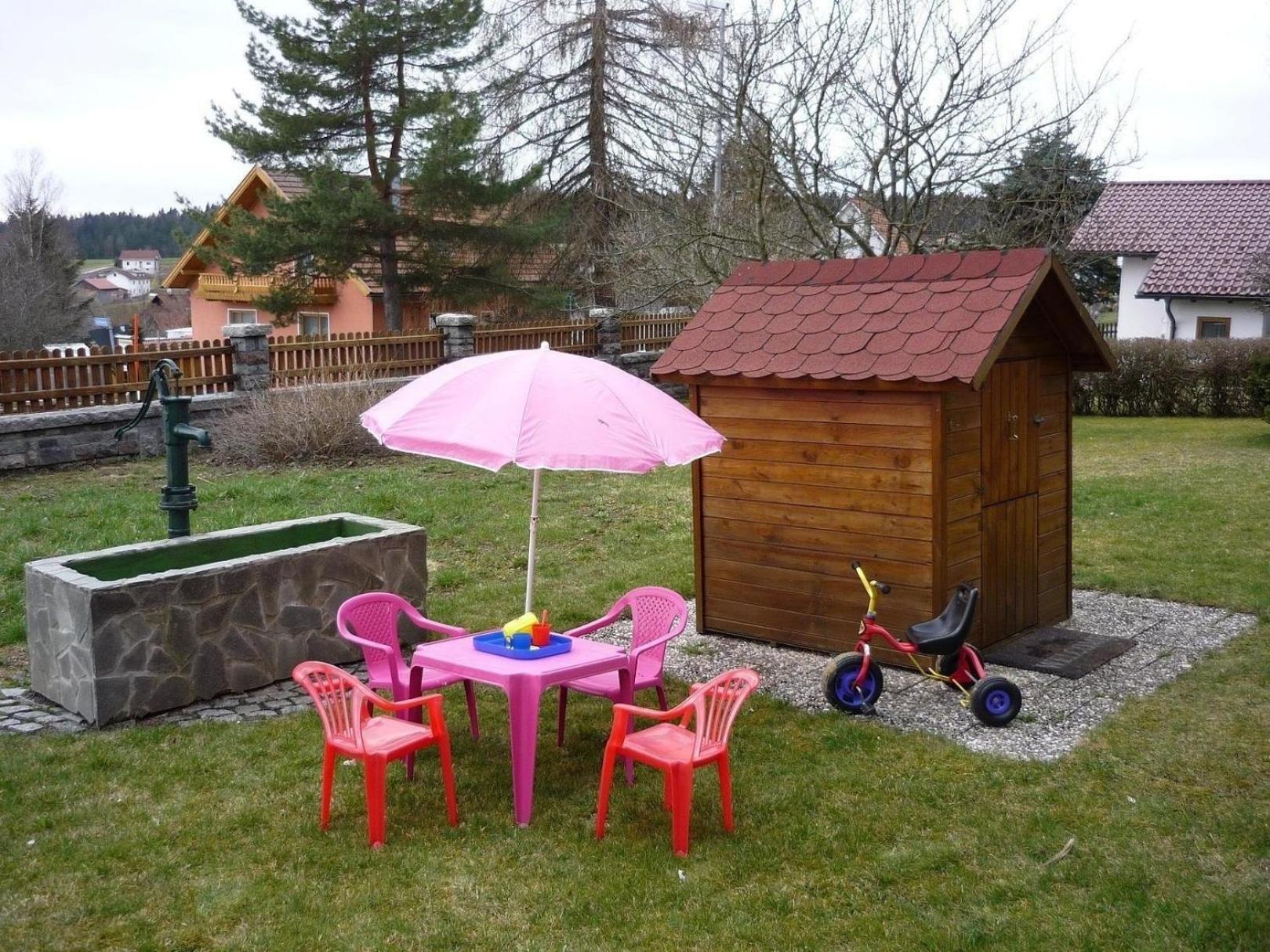 Gemütliche Ferienwohnung mit großem Garten zu Füßen des Bayrischen Walds