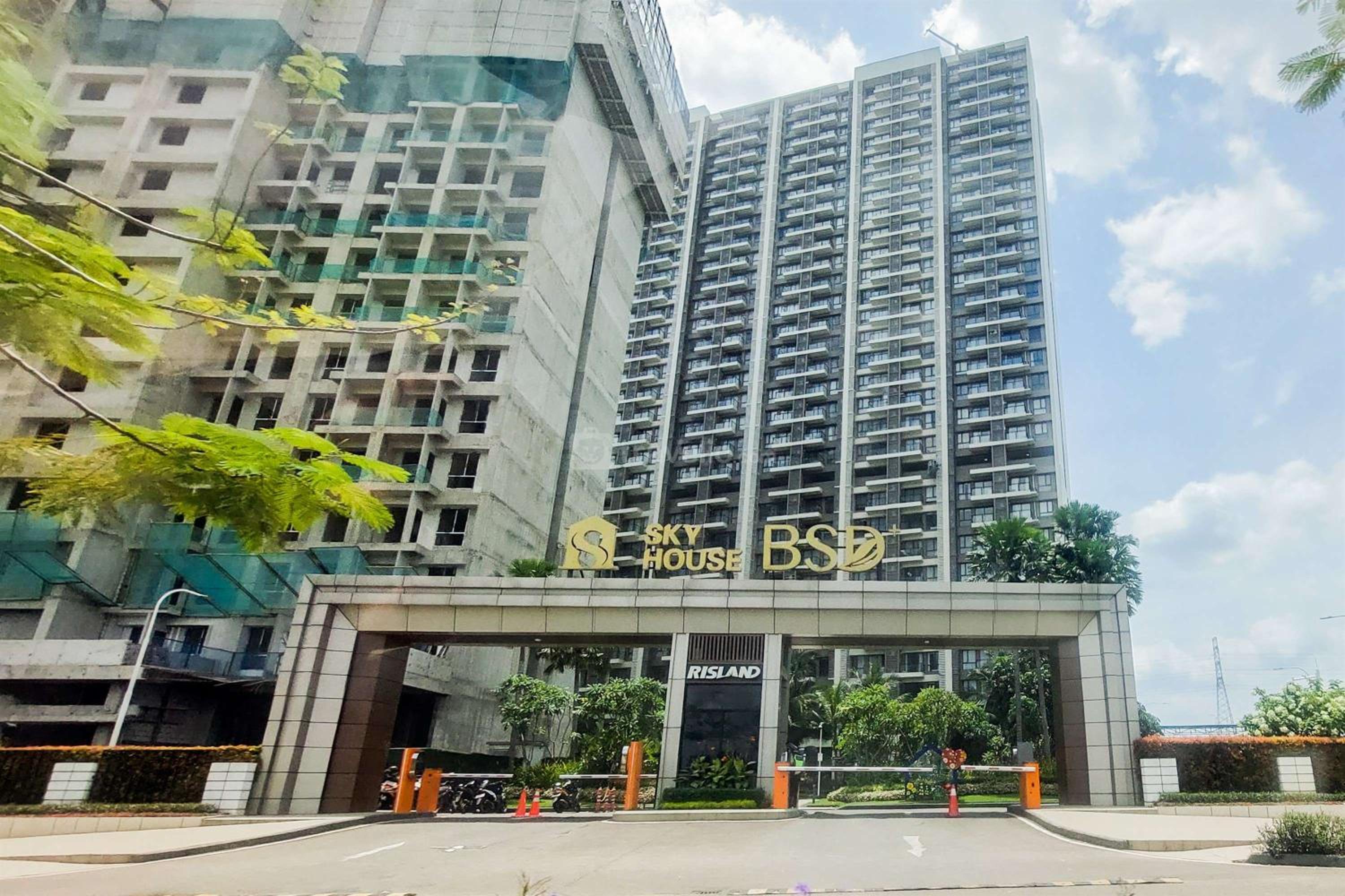 Serene 2BR Sky House BSD Apartment next to AEON Mall By Travelio