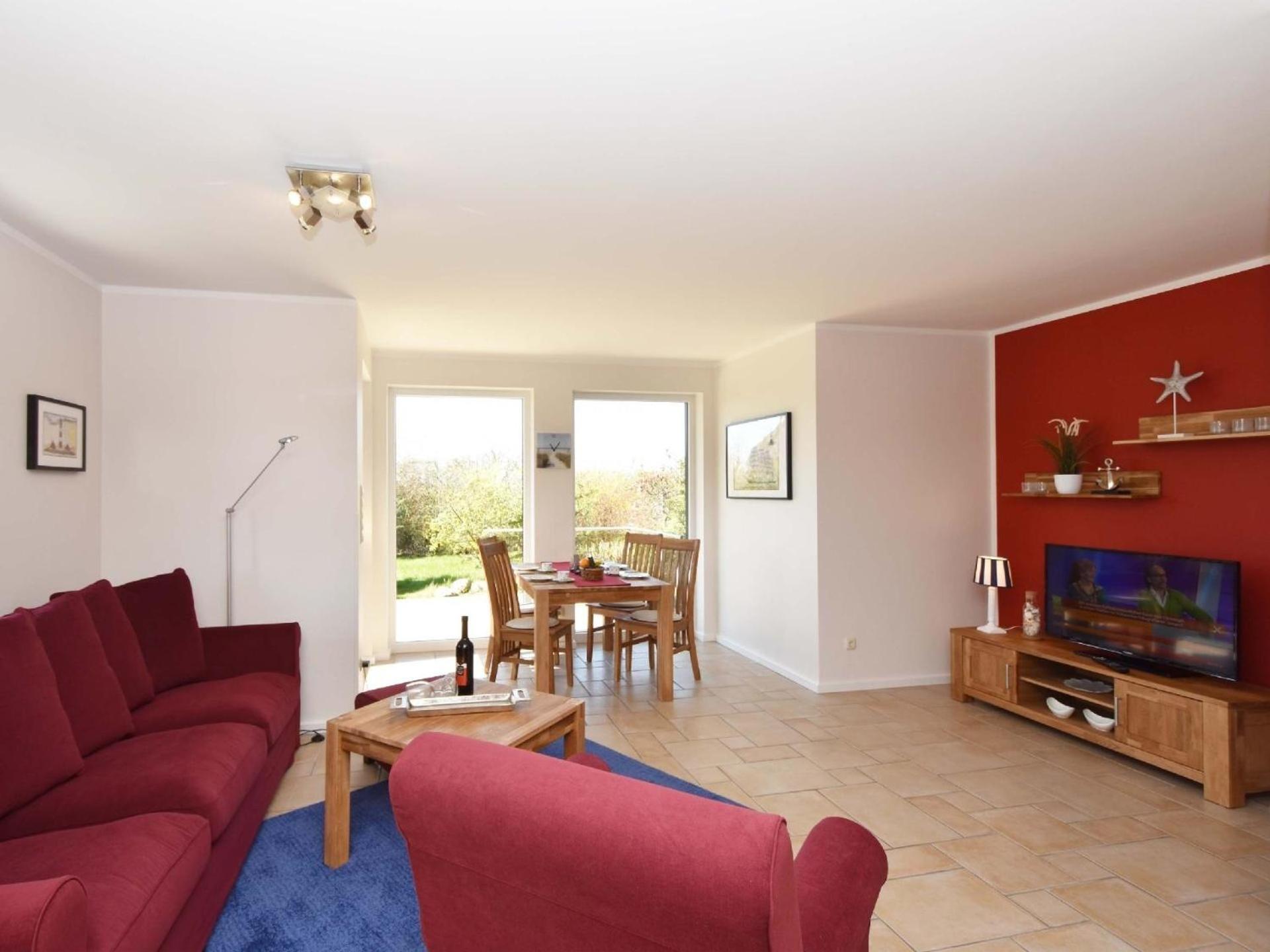 Traumhaftes Reetdach gedecktes Ferienhaus mit Blick auf den Breetzer Bodden bis Hiddensee