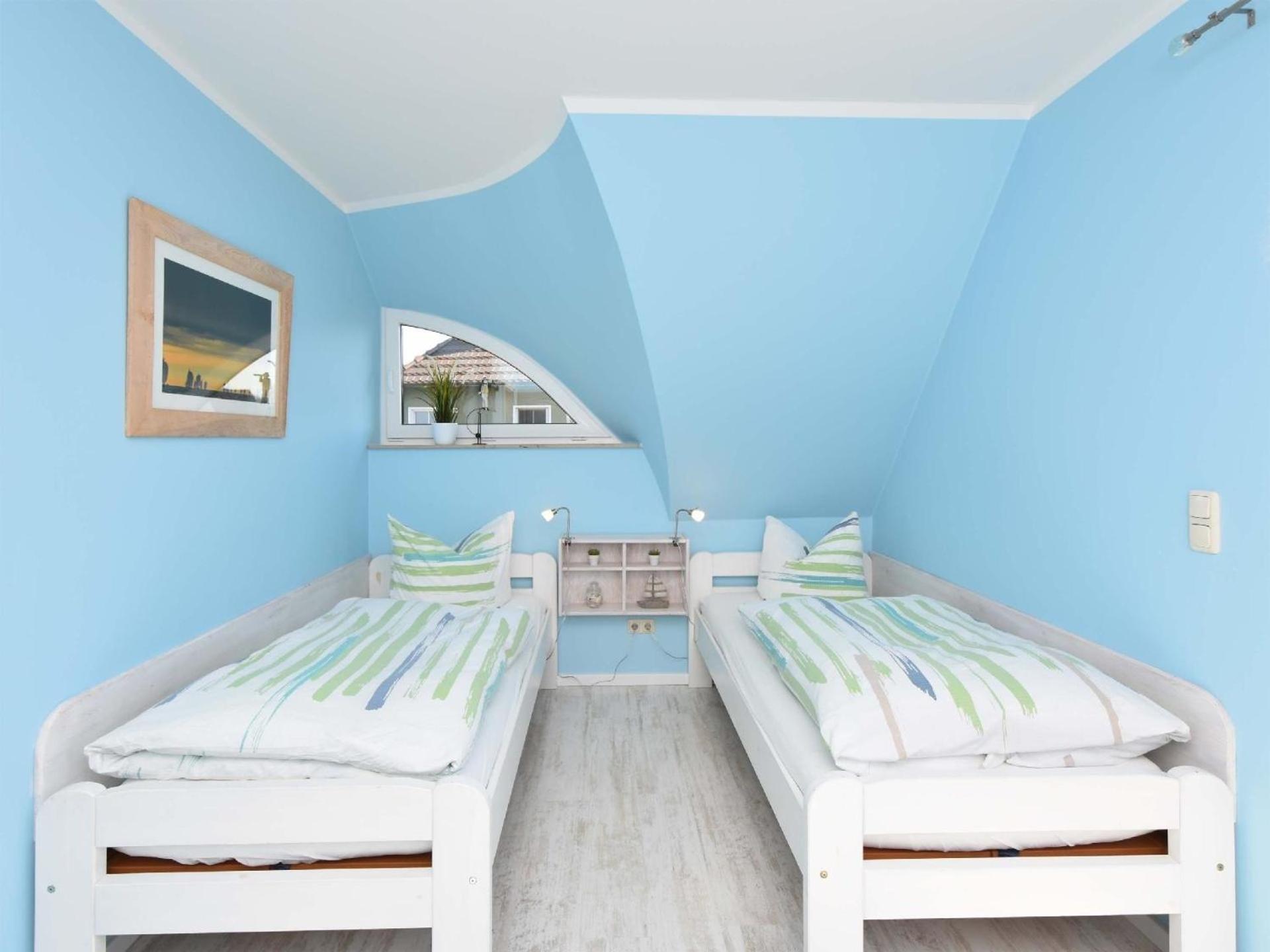 Traumhaftes Reetdach gedecktes Ferienhaus mit Blick auf den Breetzer Bodden bis Hiddensee