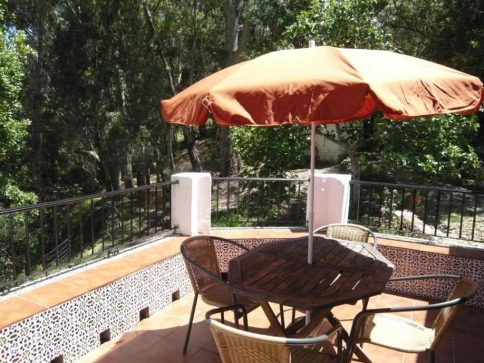 Ferienhaus mit Terrasse in der Nähe eines Wasserfalls