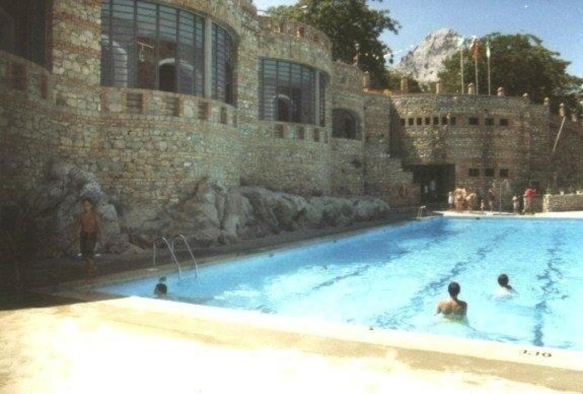 Ferienhaus mit Terrasse in der Nähe eines Wasserfalls