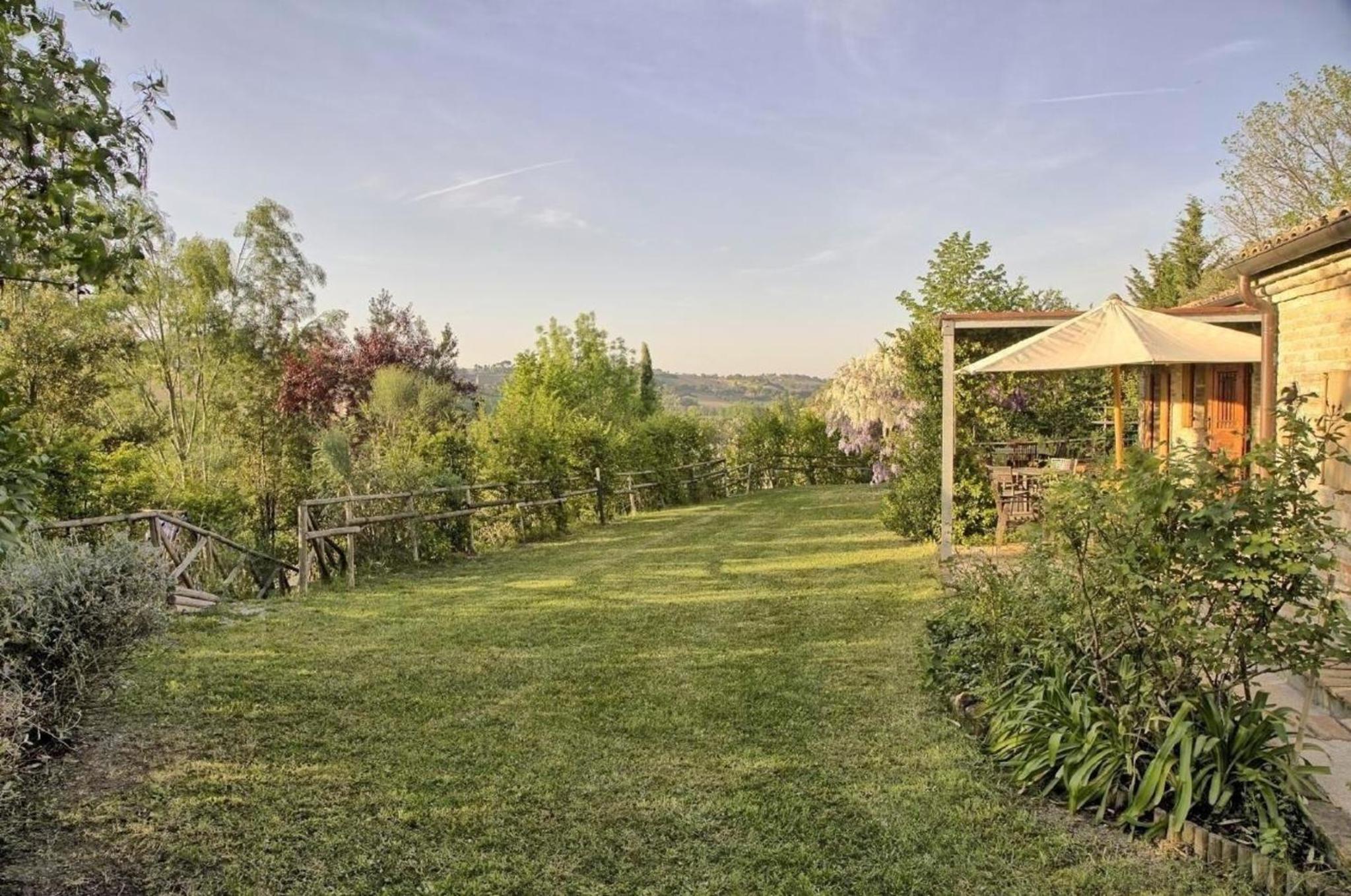 Wohnung in Ostra mit Privatem Garten view 2