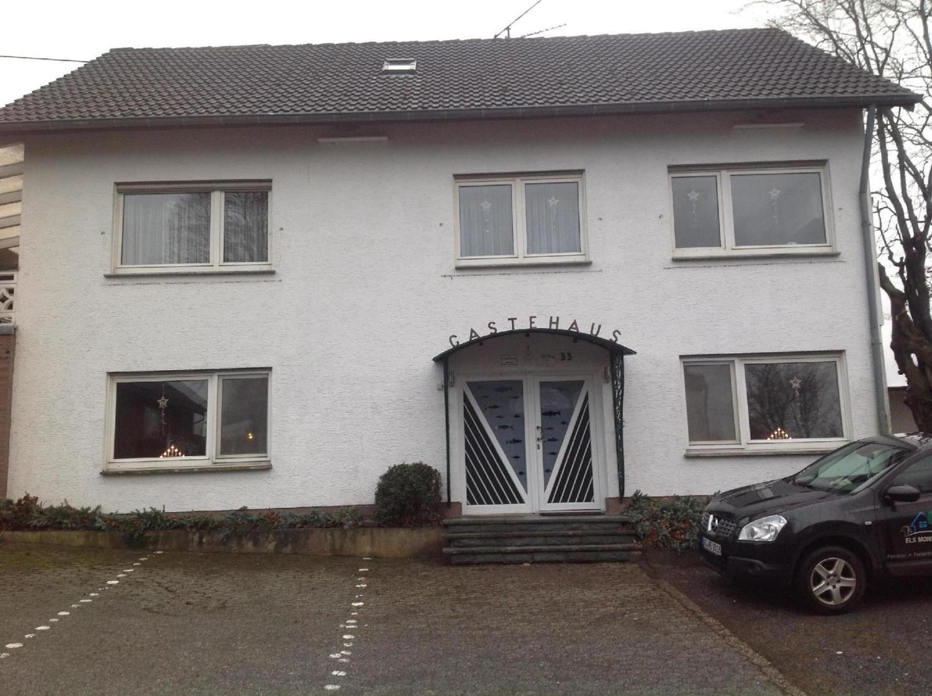 Großes modernes Ferienhaus mit Garten und Terrasse