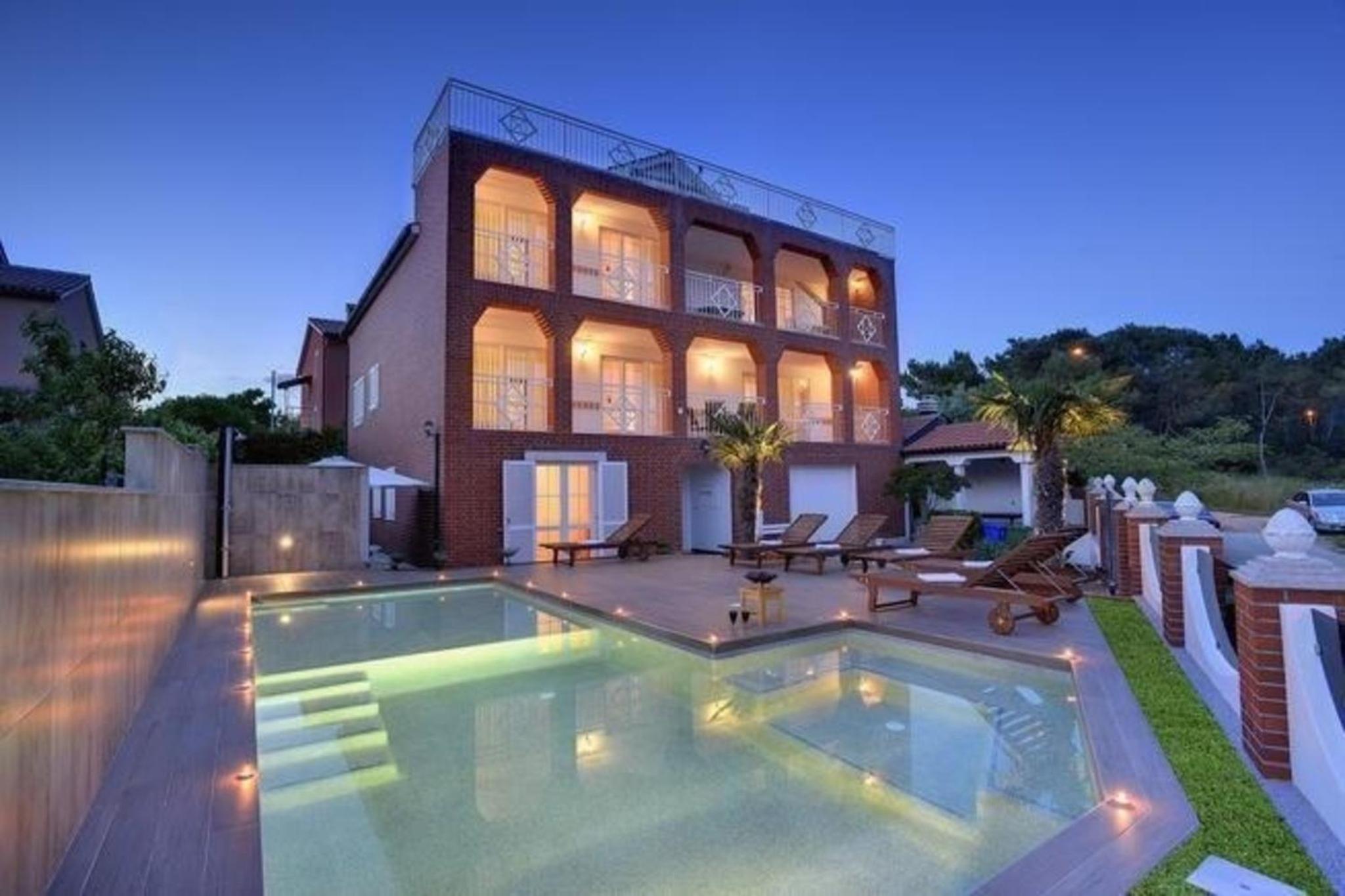 Apartmenthaus in Pomer mit Garten und Swimmingpool