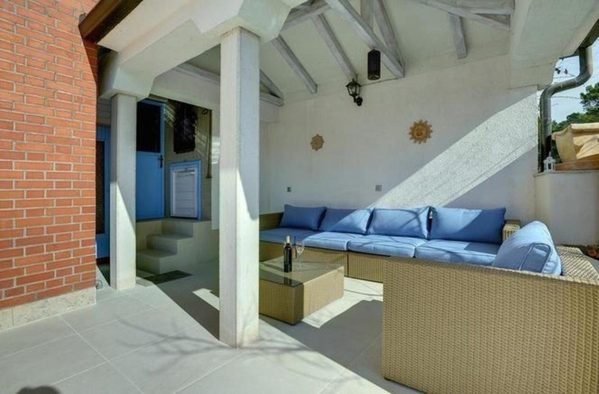 Apartmenthaus in Pomer mit Garten und Swimmingpool