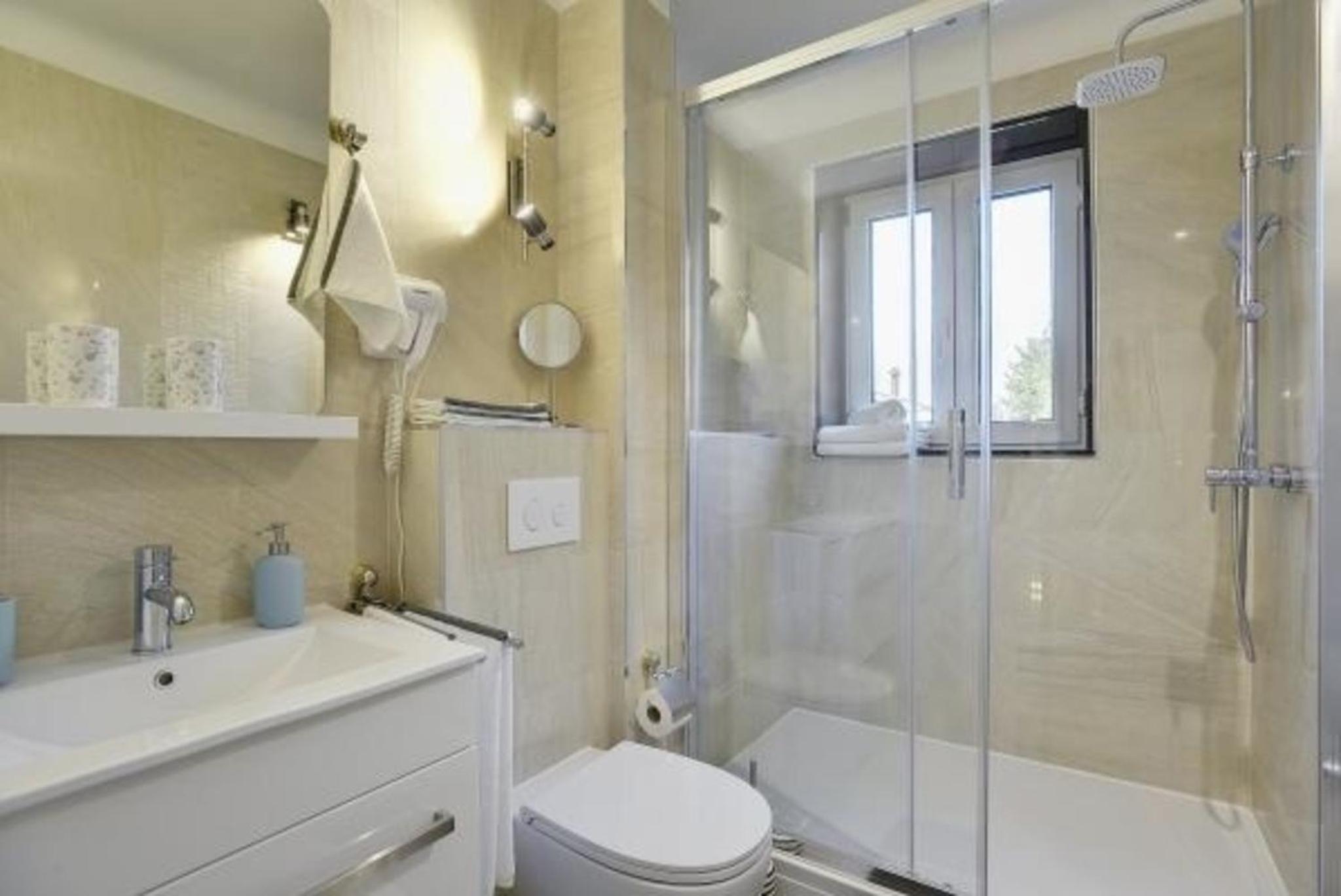 Apartmenthaus in Pomer mit Garten und Swimmingpool