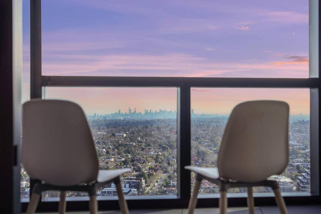 Light & lofty Uninterrupted 180 degree View 2B2B1C