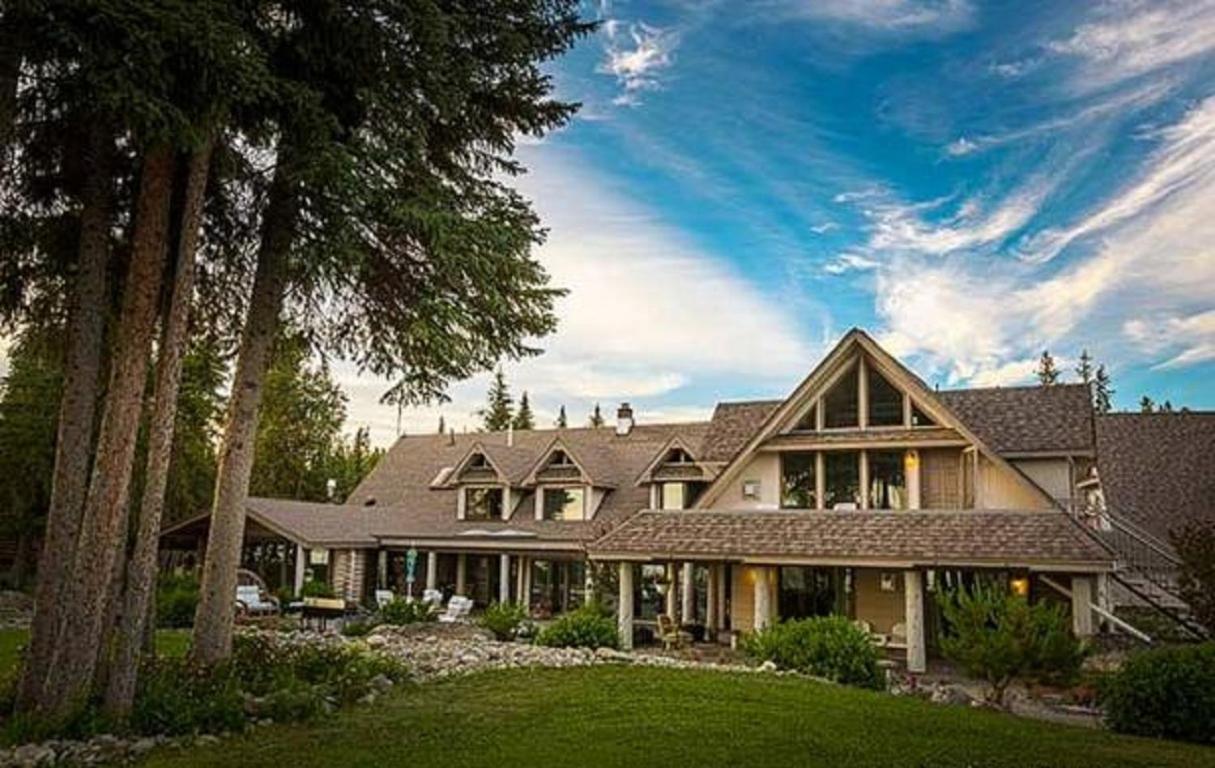 Retreat Wilderness Inn