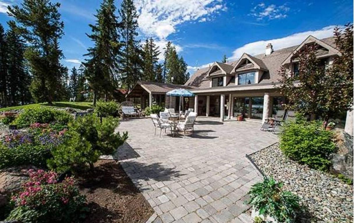Retreat Wilderness Inn
