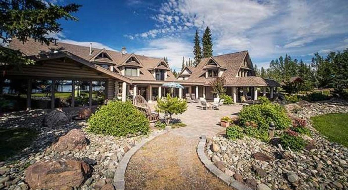 Retreat Wilderness Inn