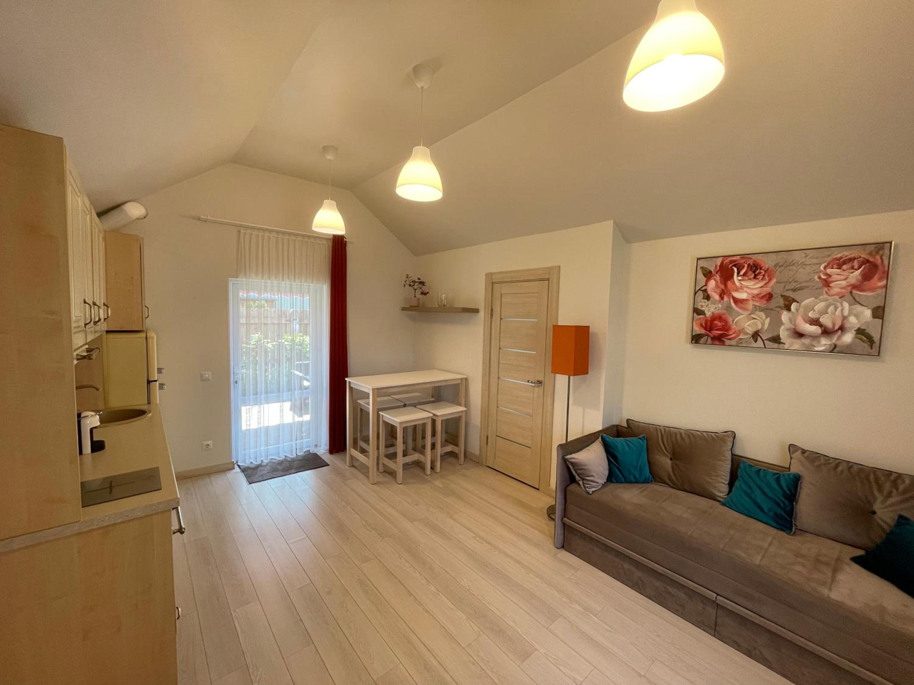 Cute little house with private area and terrace view 4
