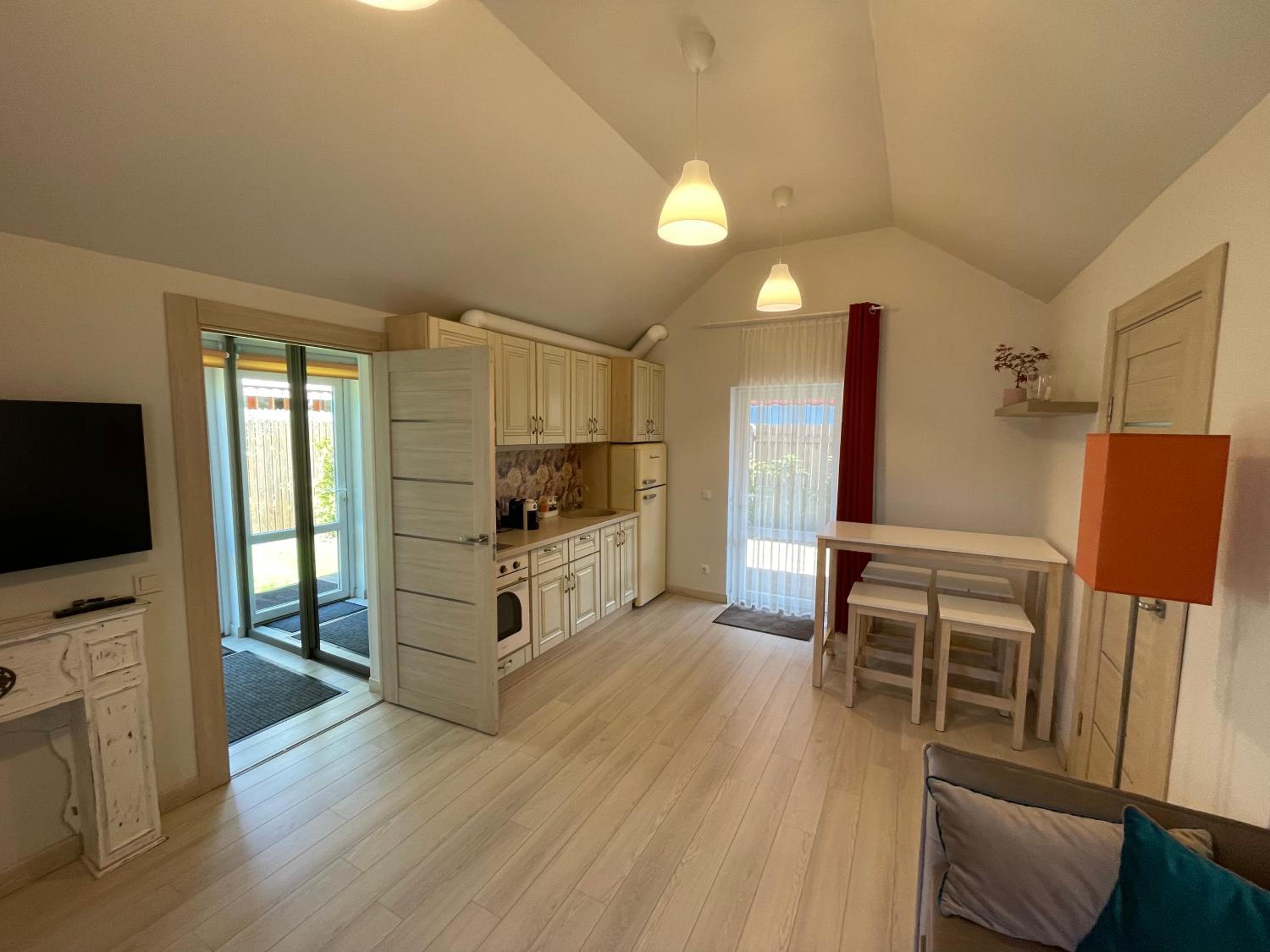 Cute little house with private area and terrace view 3