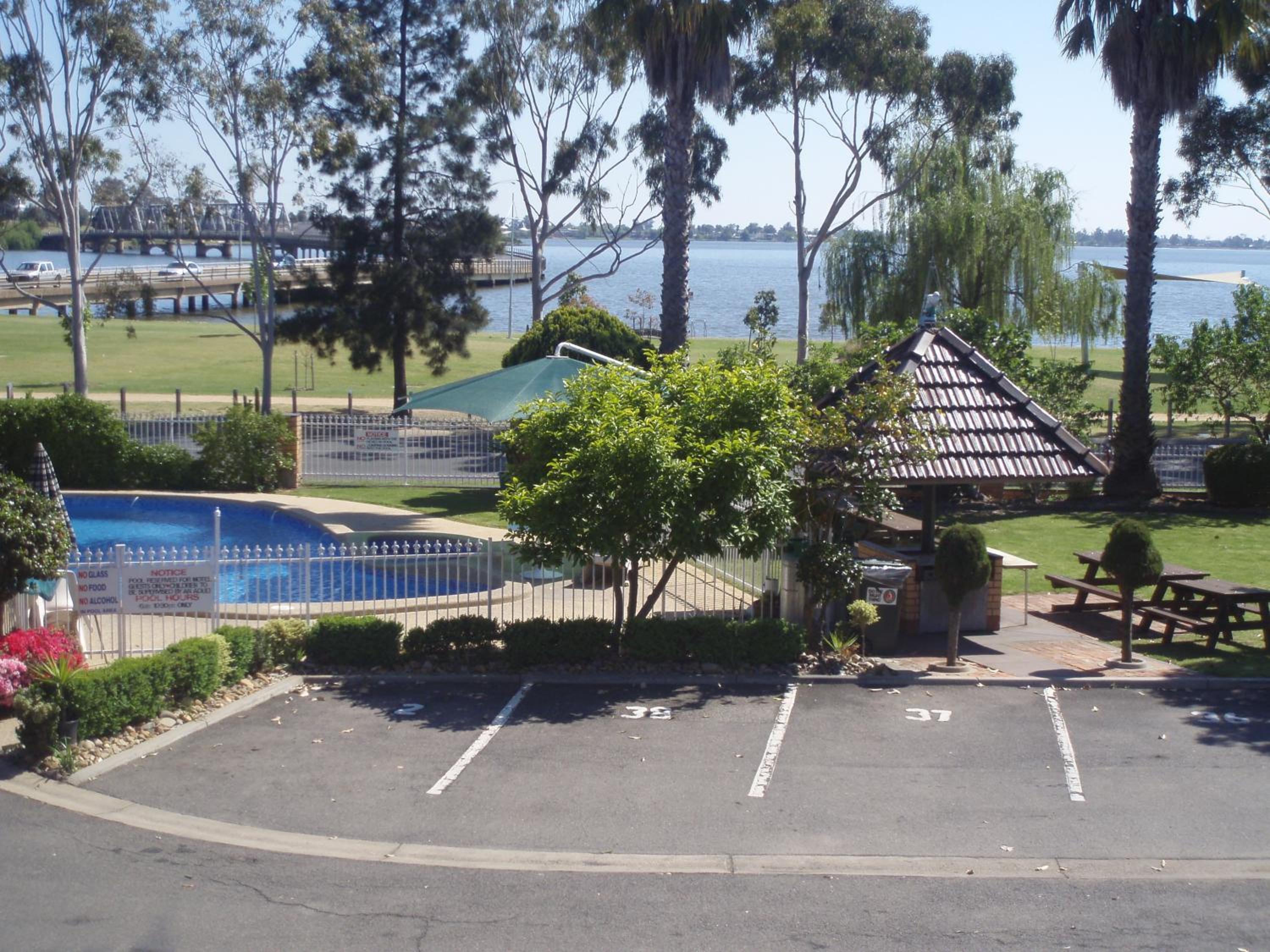 Lakeview Motel