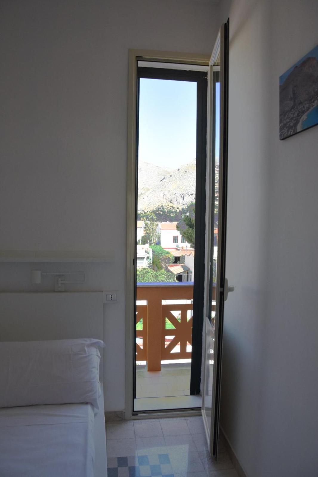apartment by the sea Mondello beach view 4