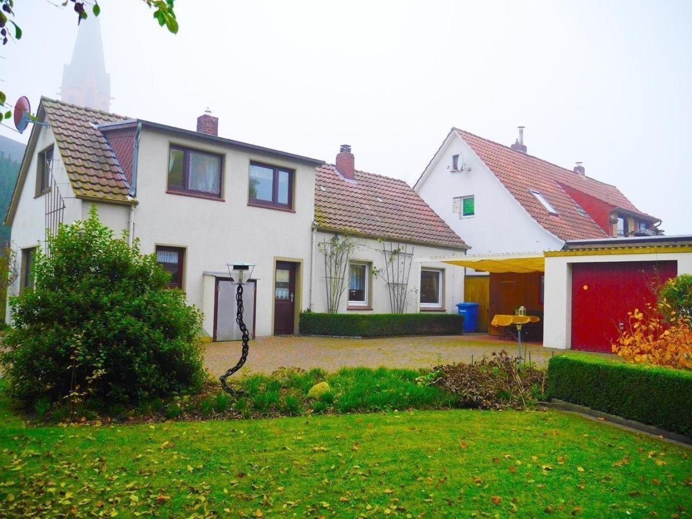 Tolles Ferienhaus in Burhave mit Terrasse und Grill