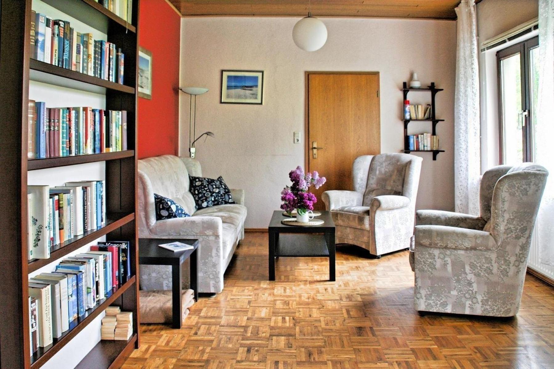 Tolles Ferienhaus in Burhave mit Terrasse und Grill