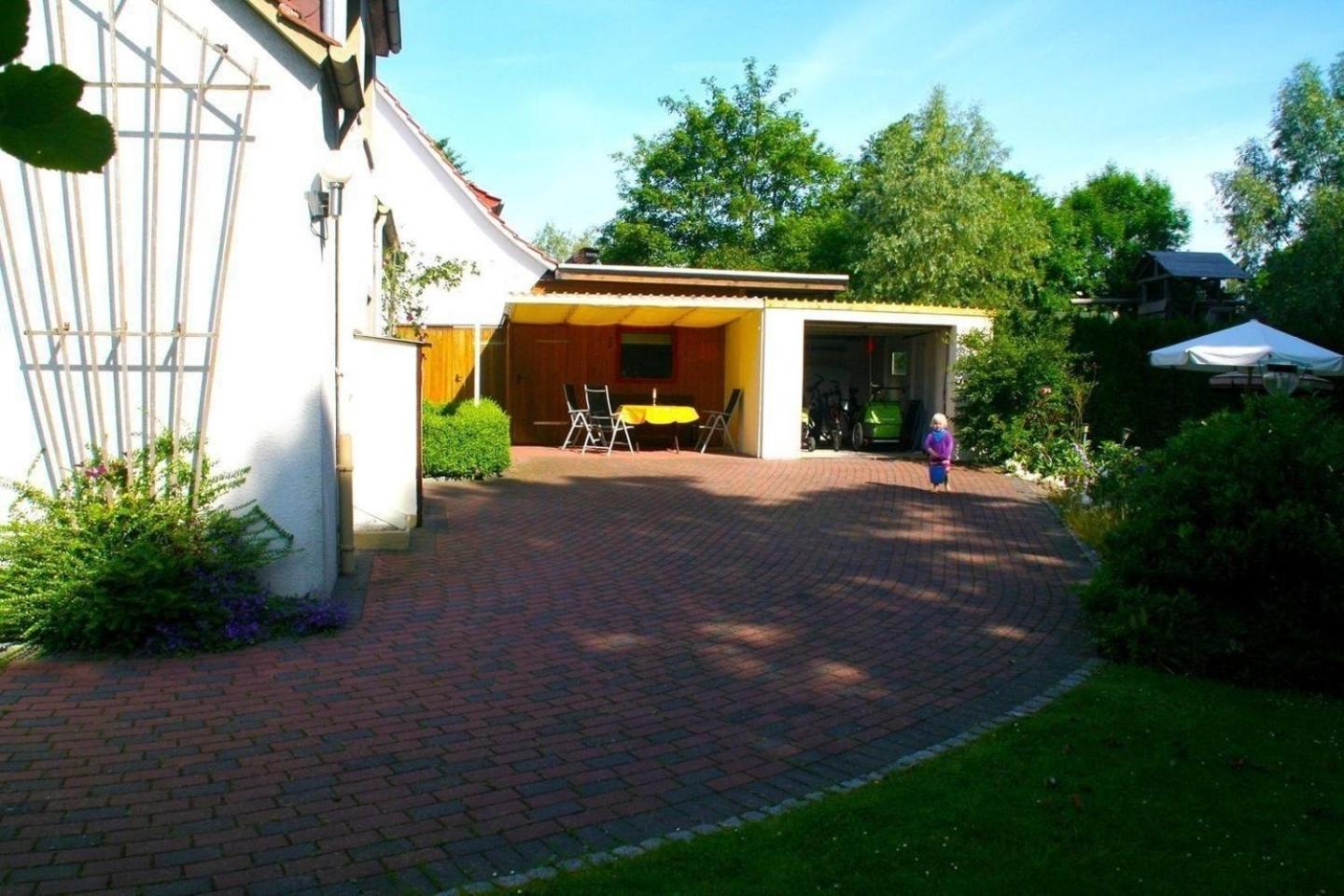 Tolles Ferienhaus in Burhave mit Terrasse und Grill