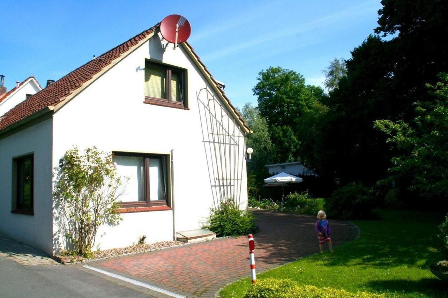 Tolles Ferienhaus in Burhave mit Terrasse und Grill