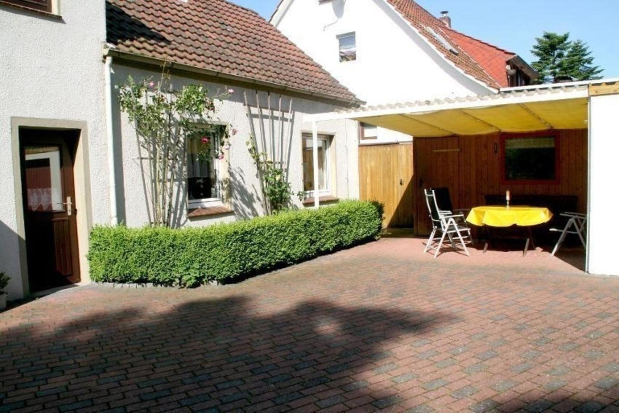 Tolles Ferienhaus in Burhave mit Terrasse und Grill