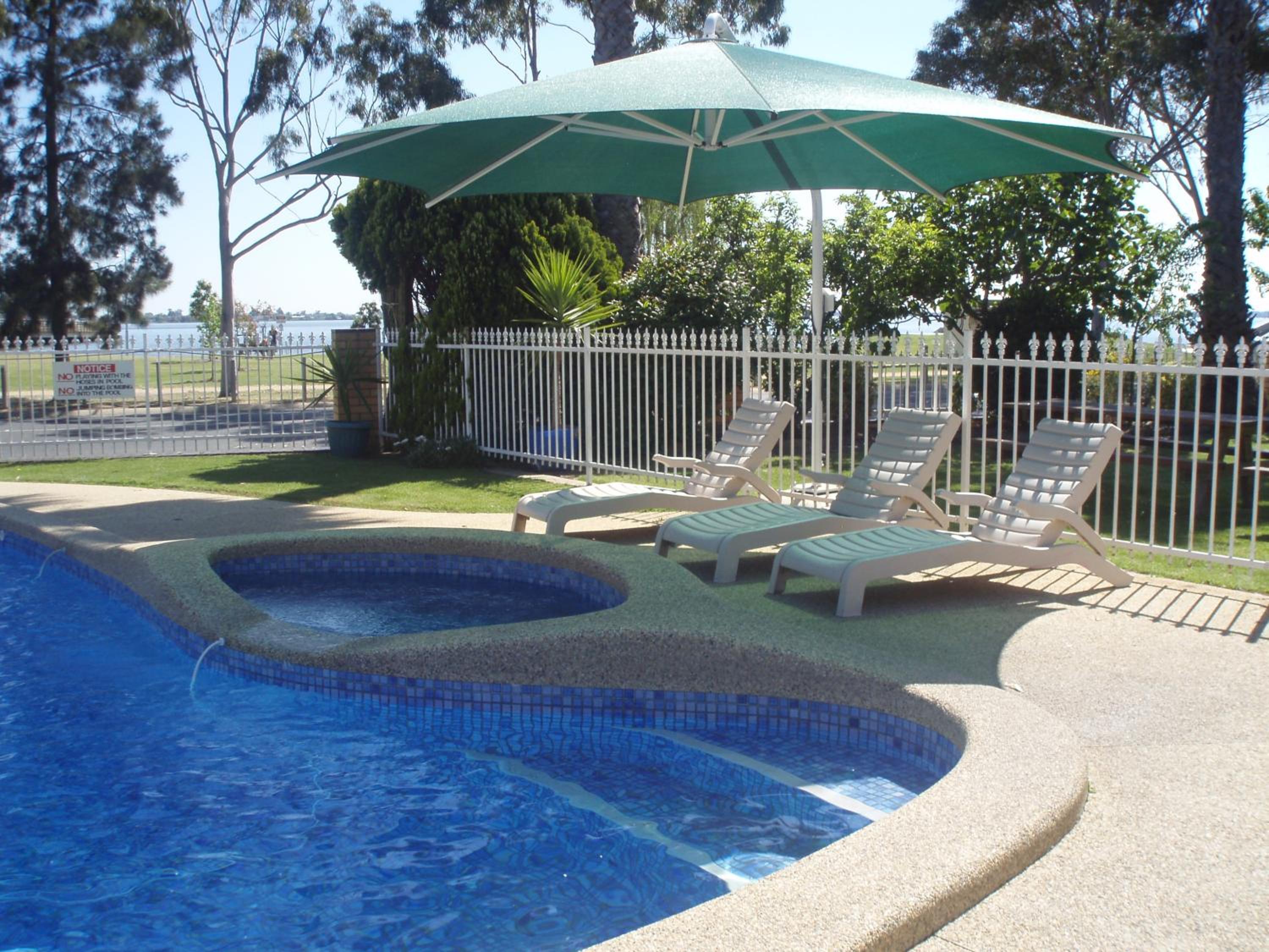 Lakeview Motel