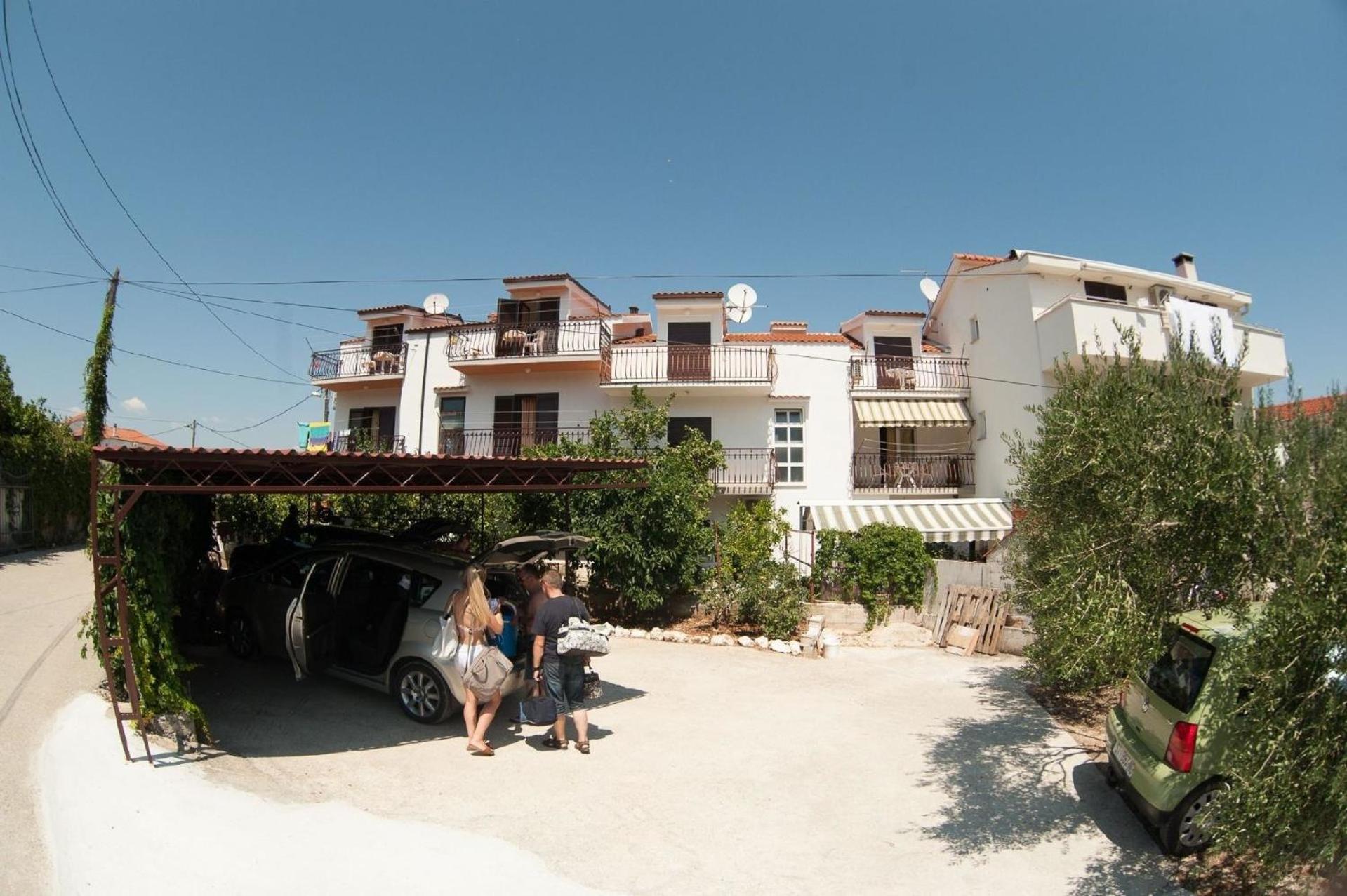 Ferienwohnung in Slatine mit Garten und Terrasse view 4