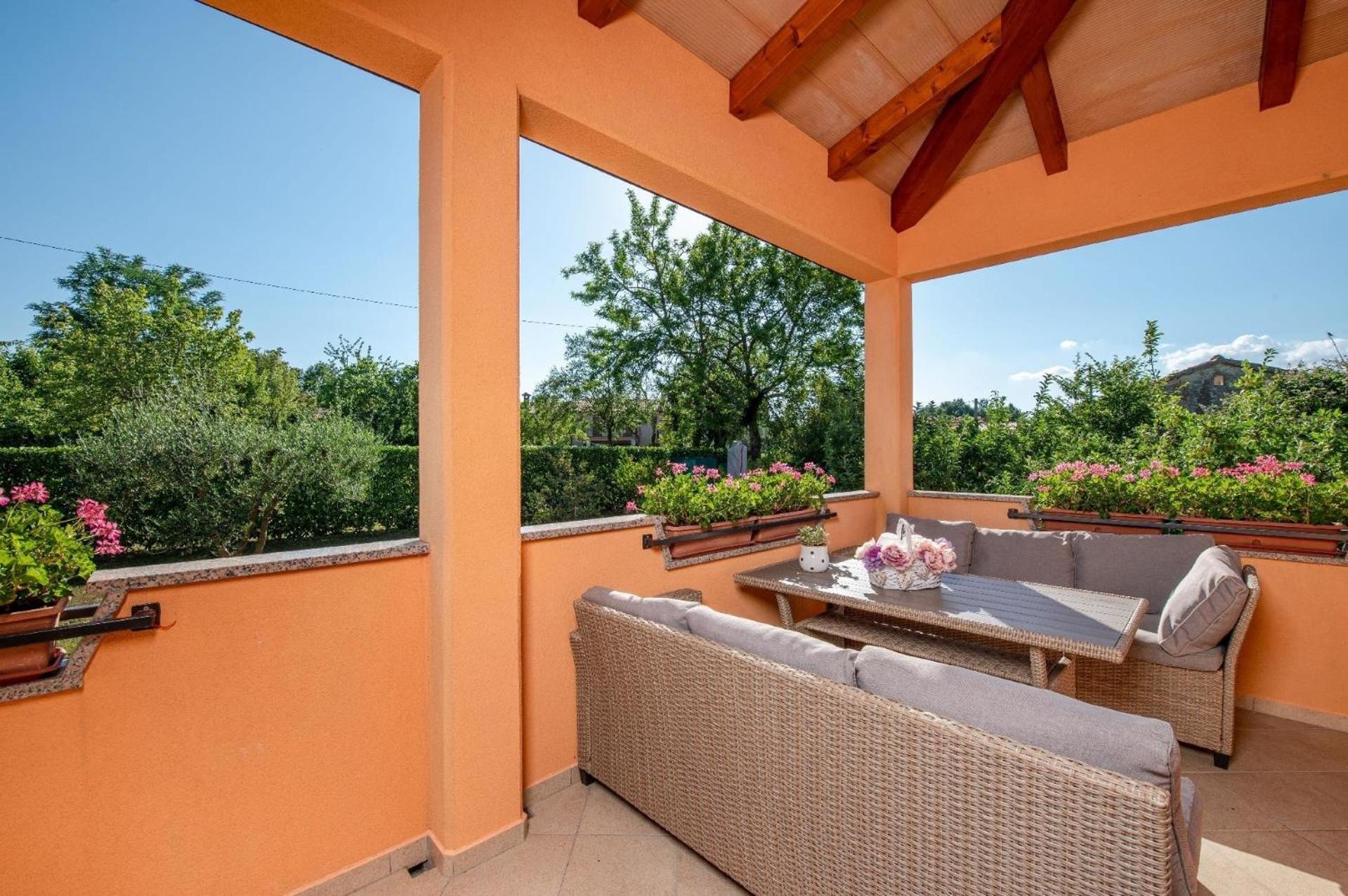 Ferienhaus Davorka in Ružići mit großem Garten view 3