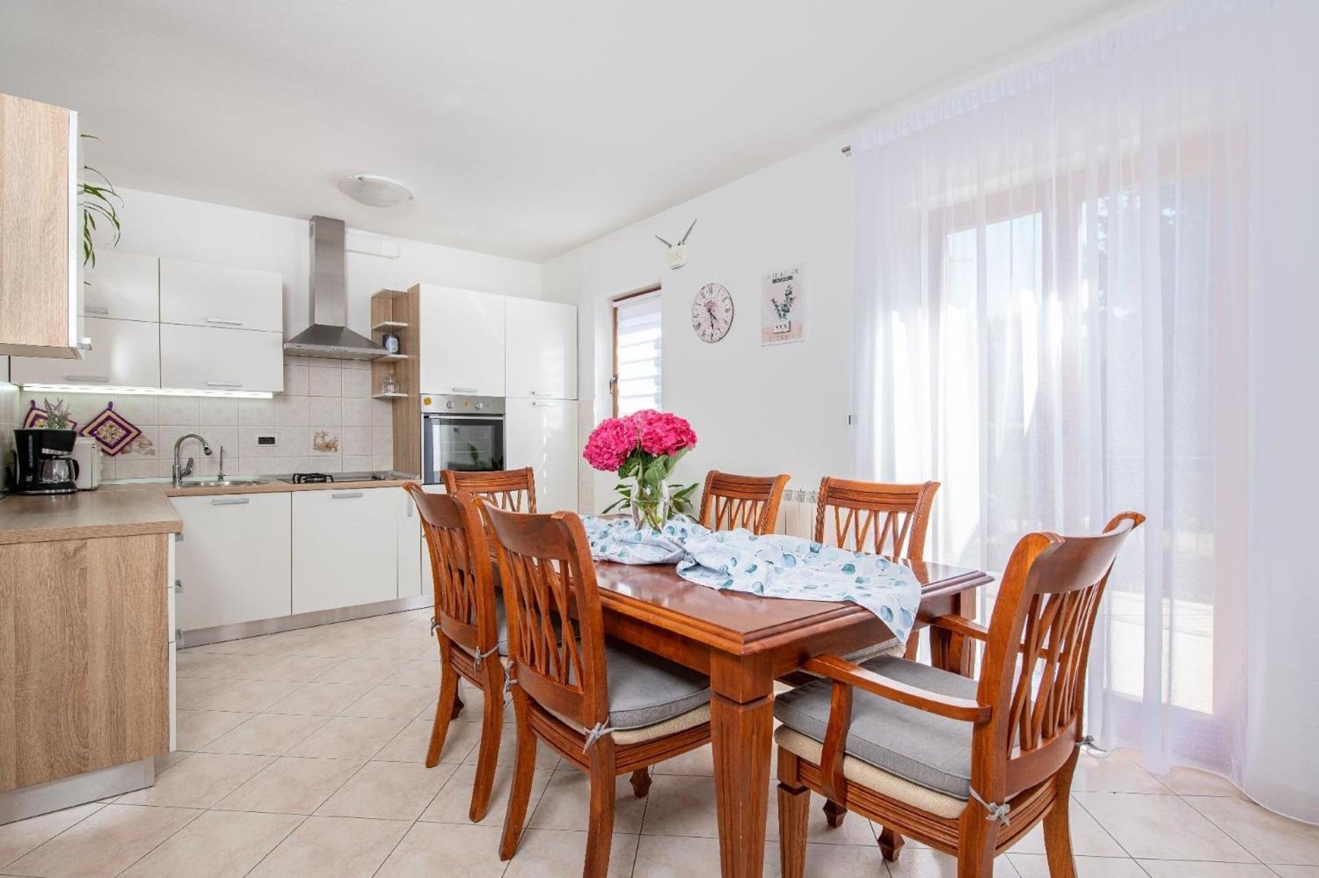 Ferienhaus Davorka in Ružići mit großem Garten view 5