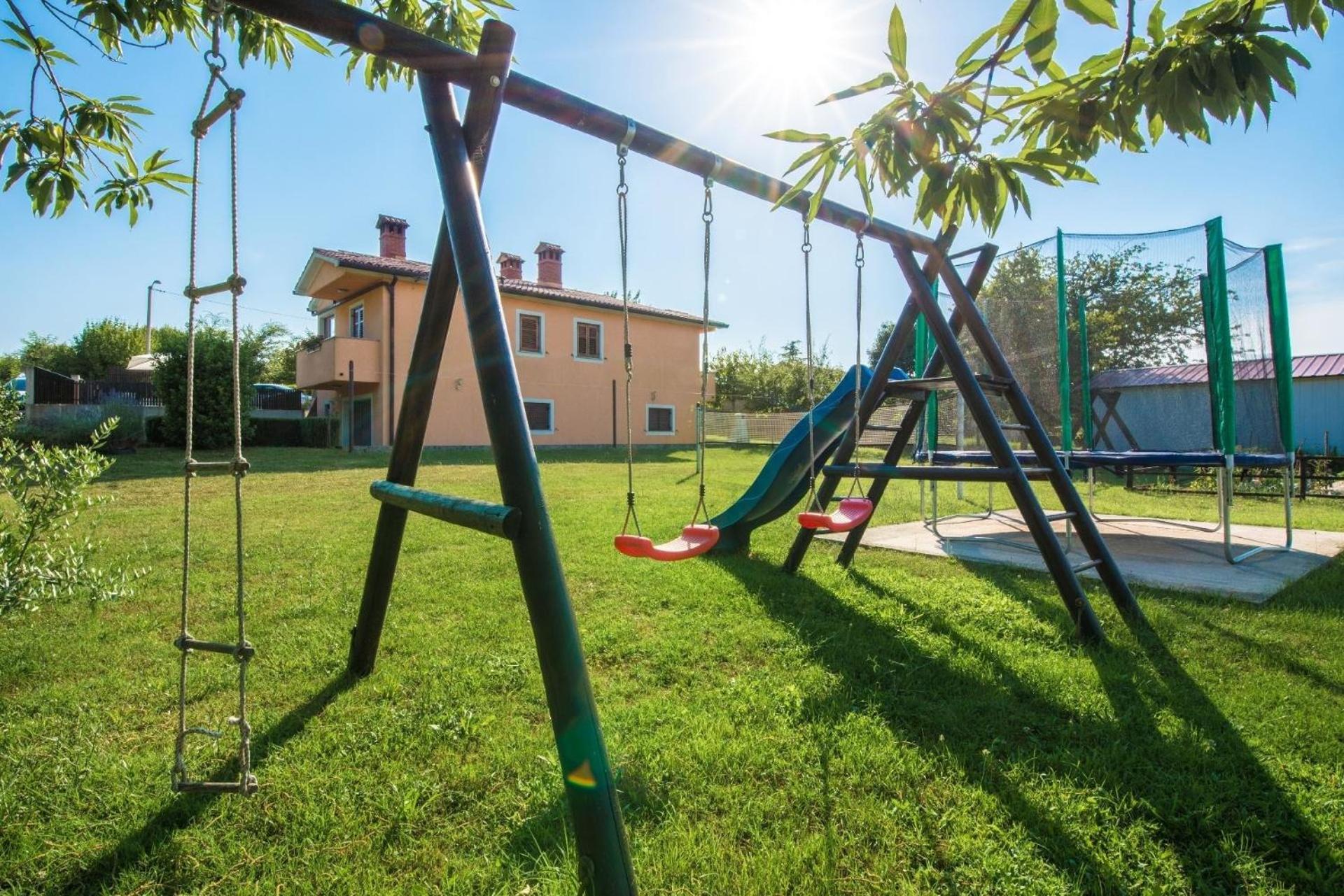 Ferienhaus Davorka in Ružići mit großem Garten view 4