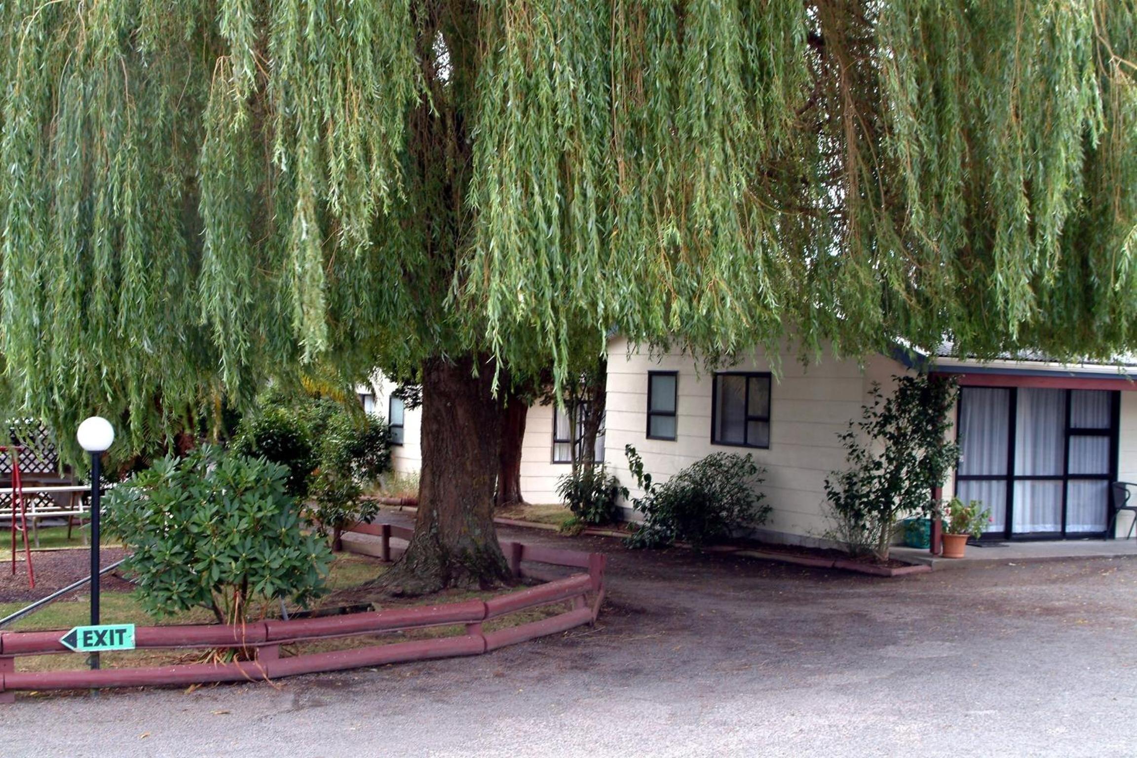 Camellia Court Family Motel