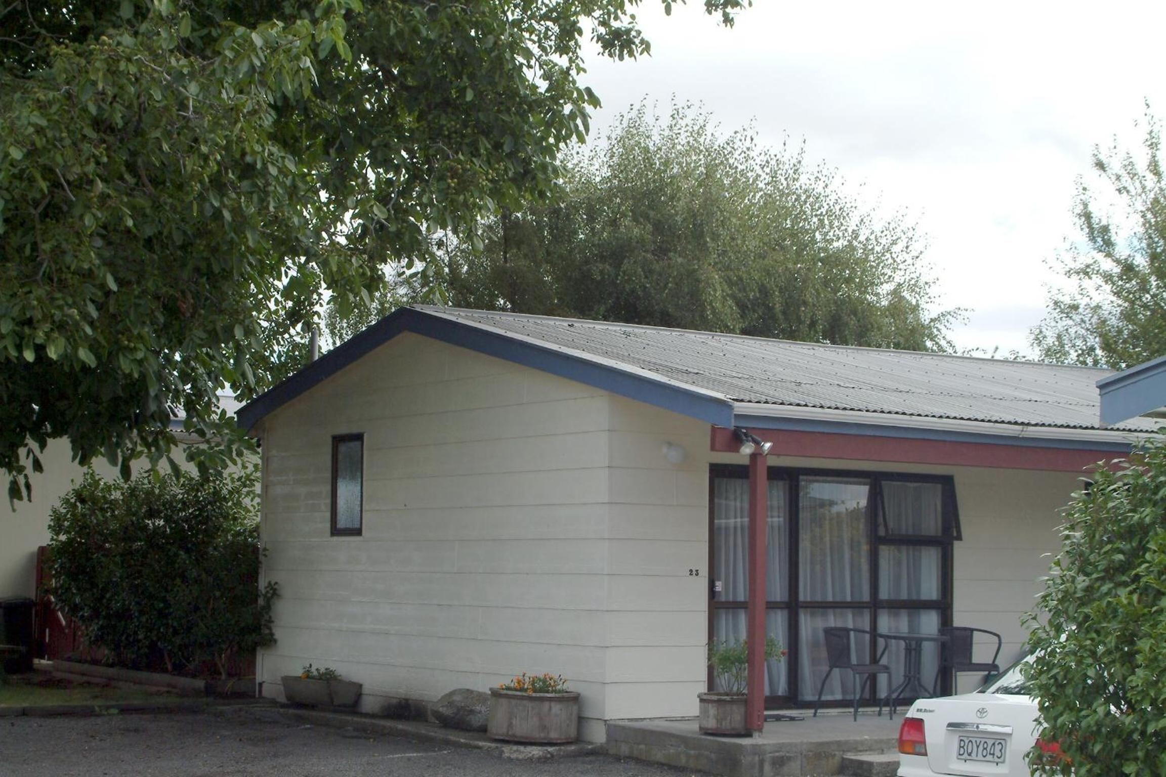 Camellia Court Family Motel