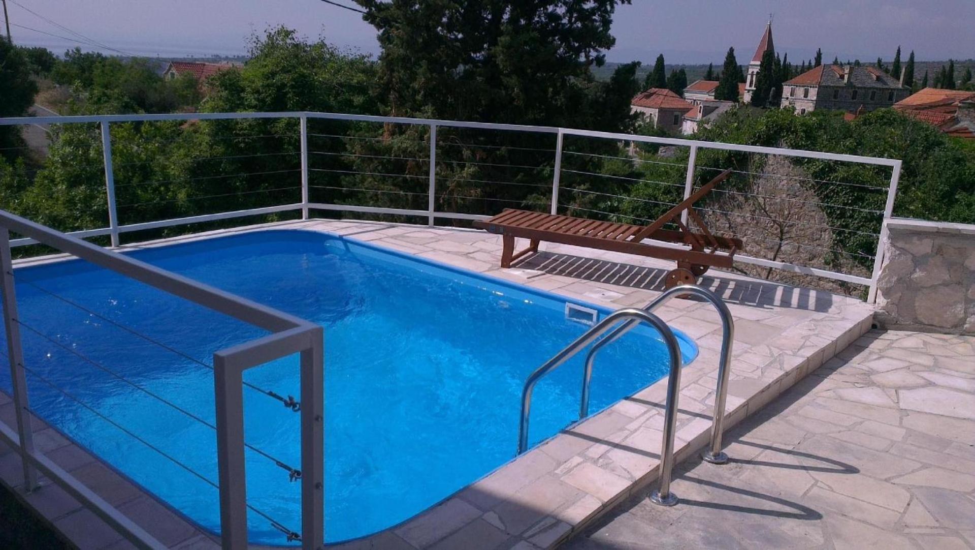 Charmantes Steinhaus mit Pool und Panoramablick view 2
