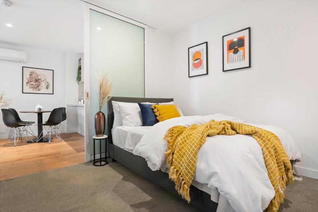 2 Units! Dual Building CBD Living, 1 Min to SkyBus