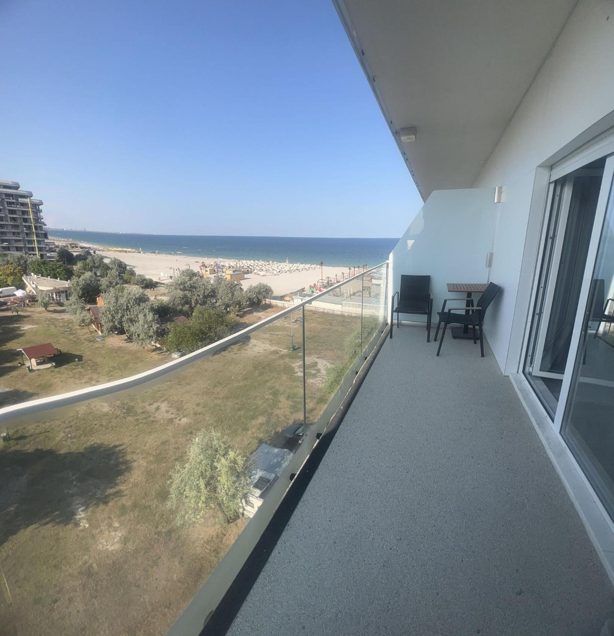 White Tower Mamaia Studio 806